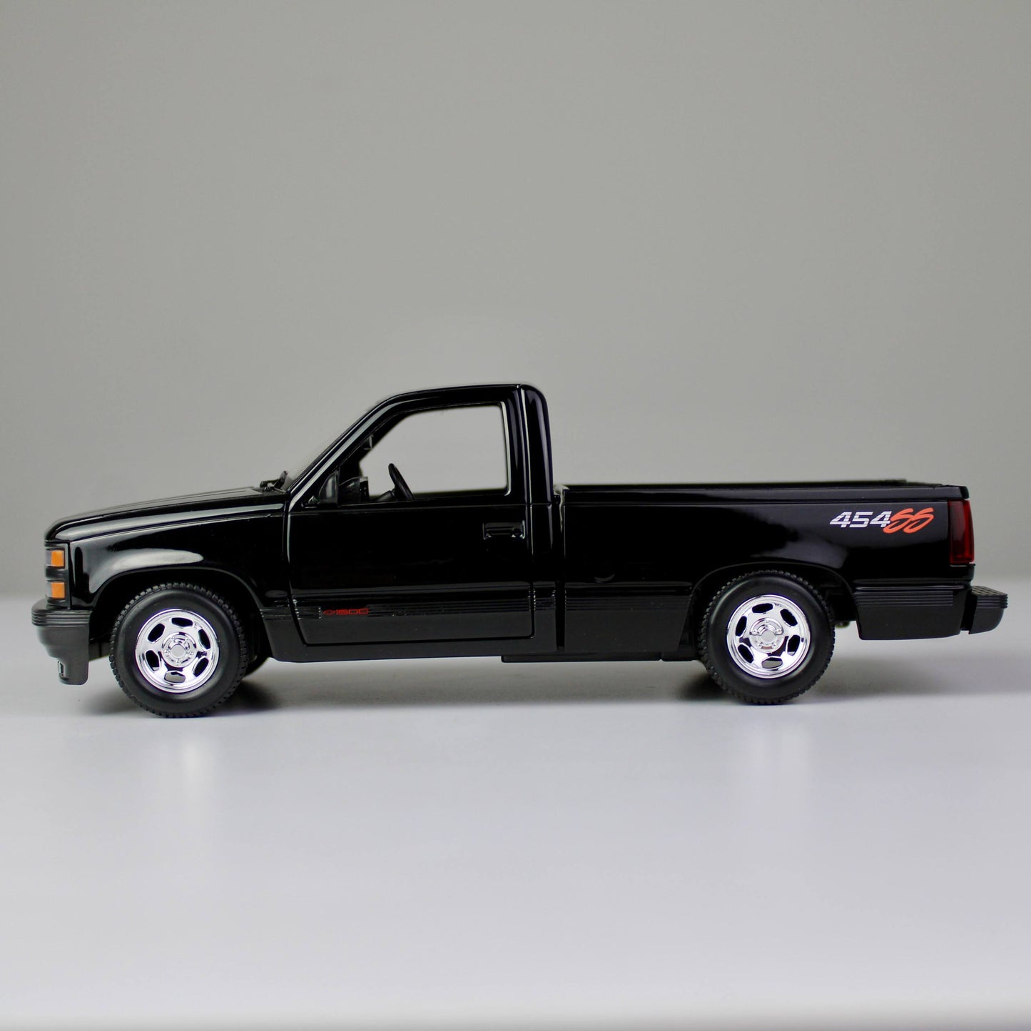 Maisto Chevrolet 454 SS 1993 Die-Cast Pickup Truck (1:24)