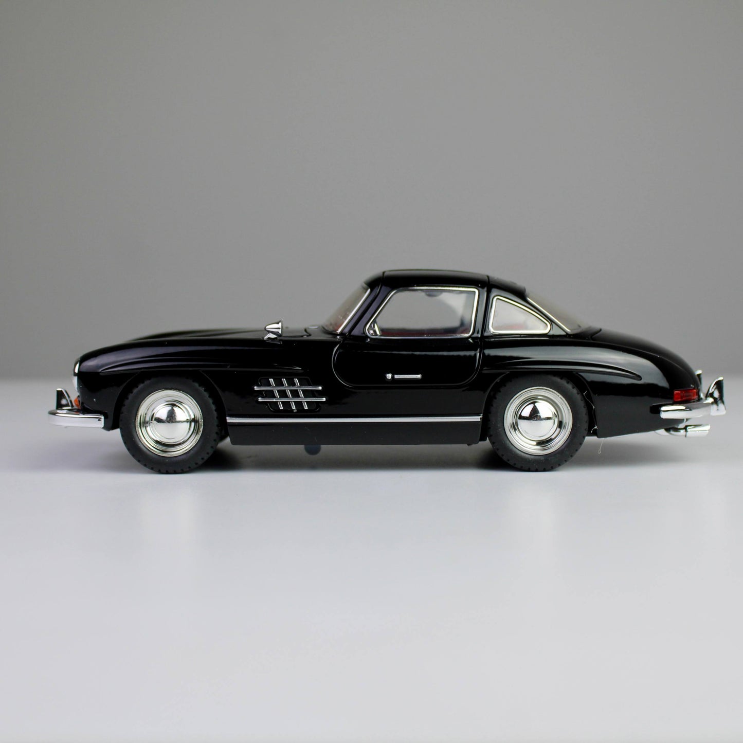 Mercedes-Benz 300 SL Die-Cast Model – Opening Doors, Lights & Sounds