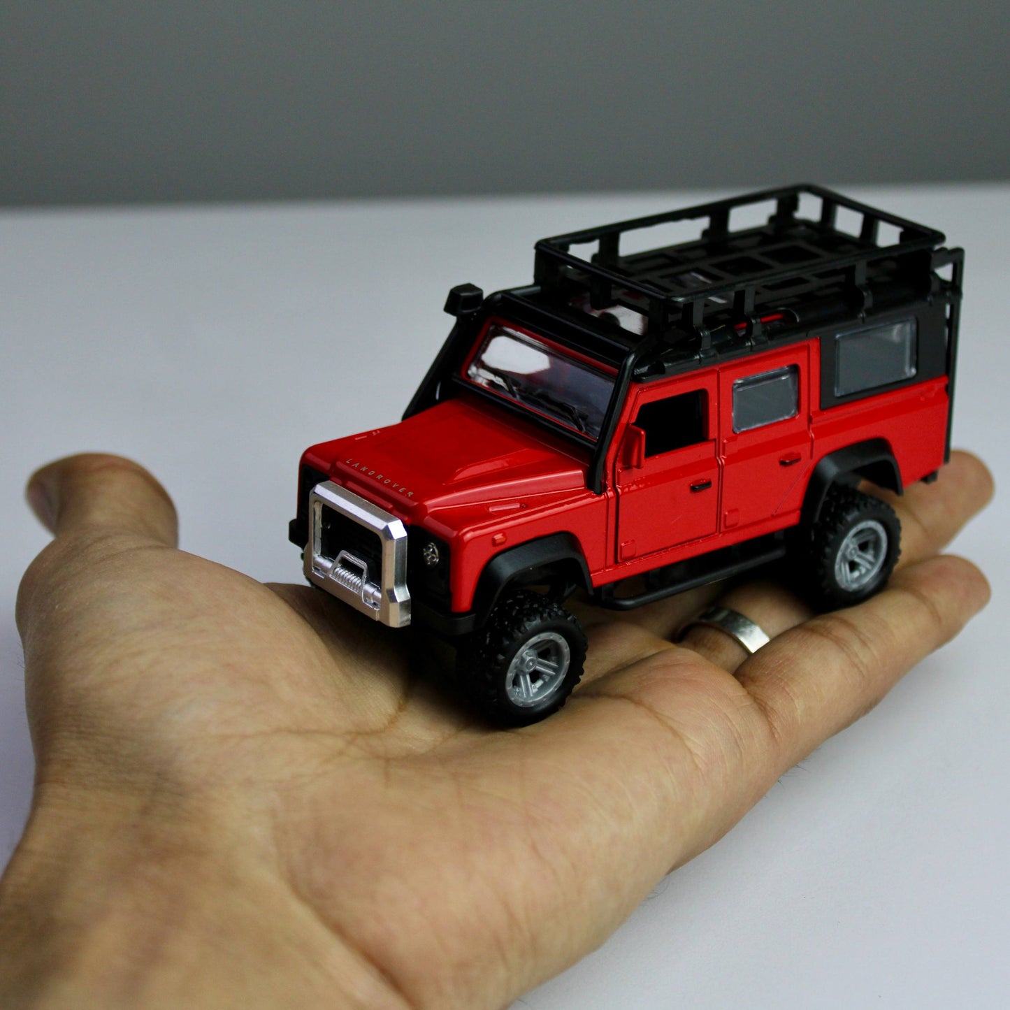 Land Rover Defender Diecast Model 1:38