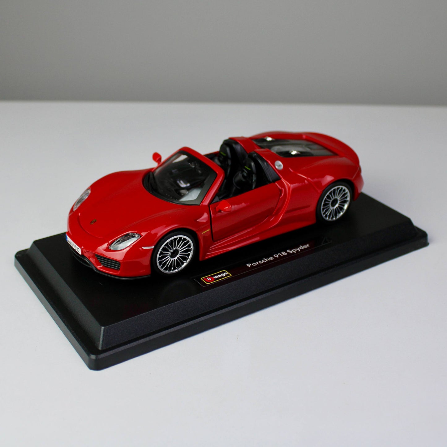 Bburago Porsche 918 Spyder 1:24 Die-Cast Model Car