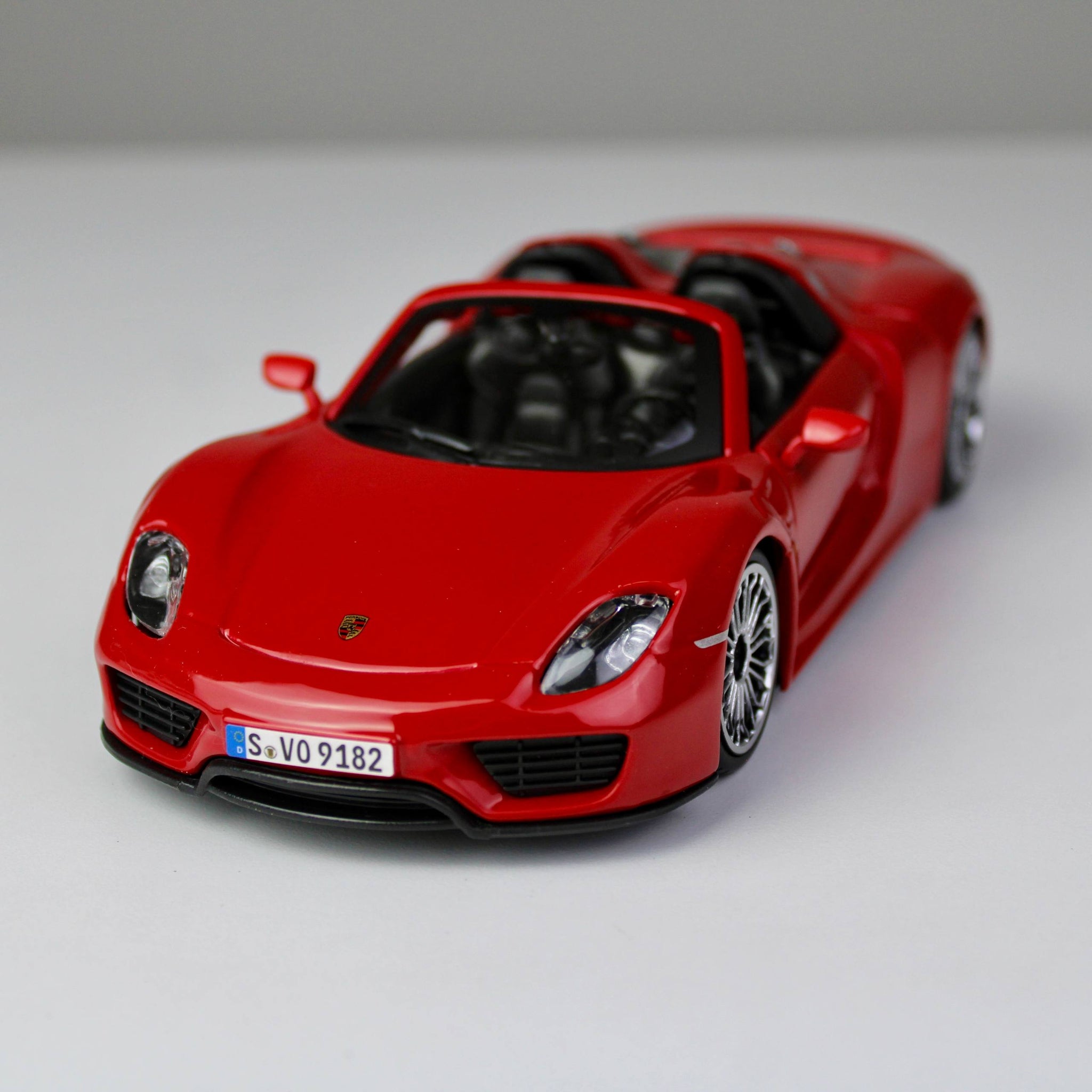 Bburago Porsche 918 Spyder 1:24 Die-Cast Model Car