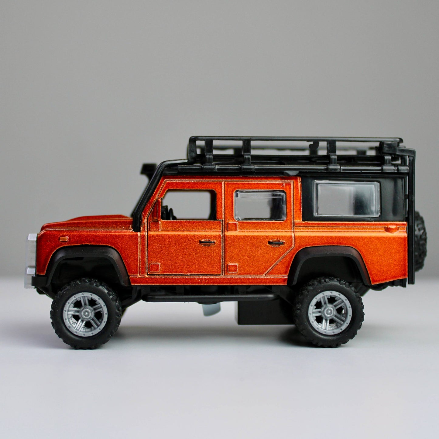 Land Rover Defender Diecast Model 1:38