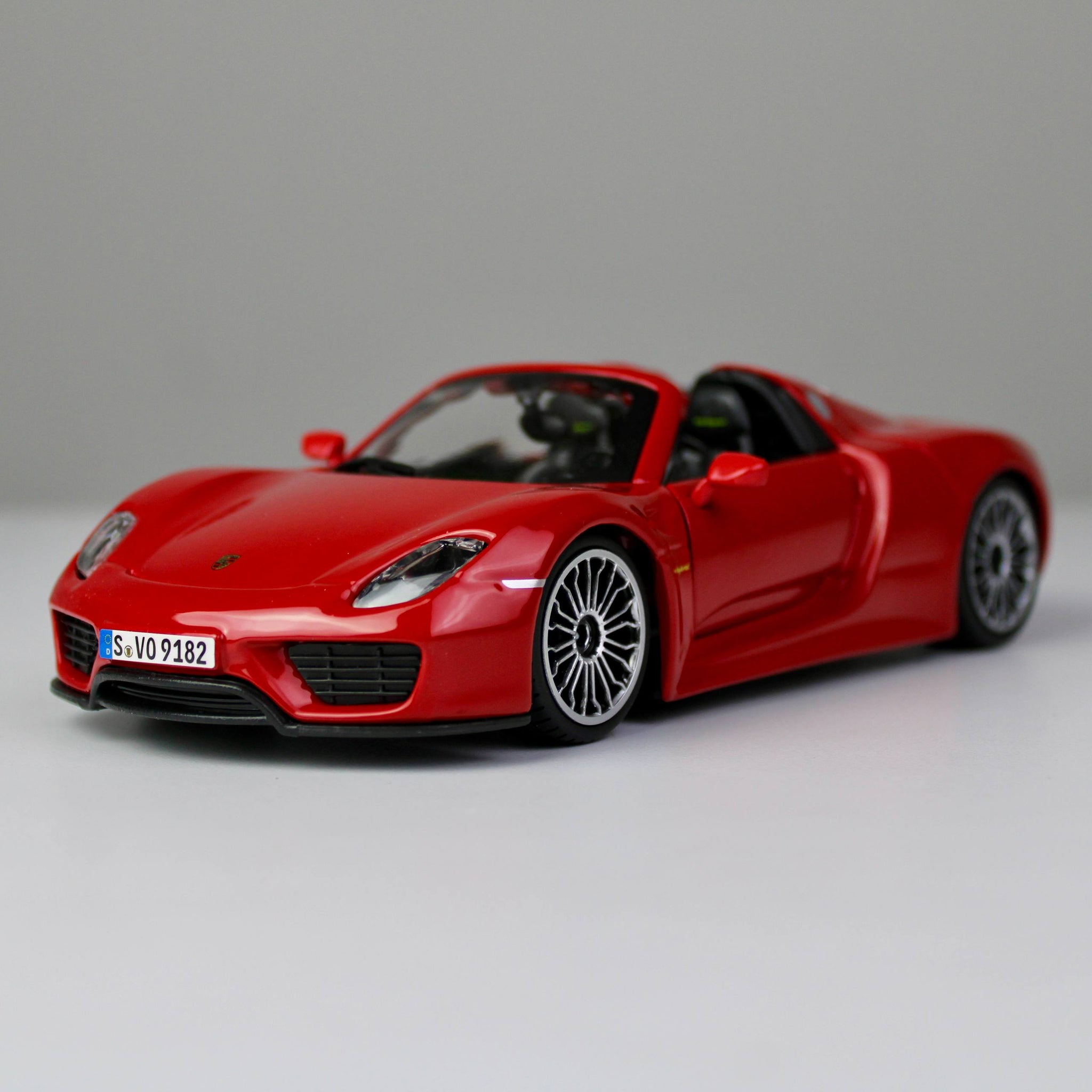 Bburago Porsche 918 Spyder 1:24 Die-Cast Model Car