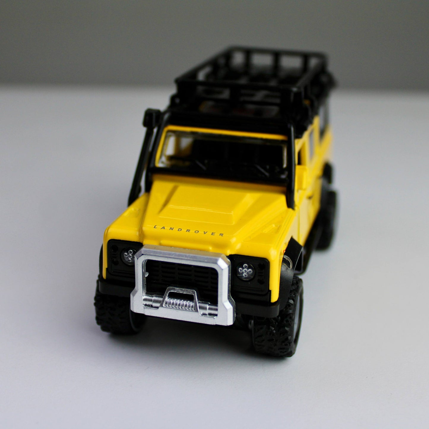 Land Rover Defender Diecast Model 1:38