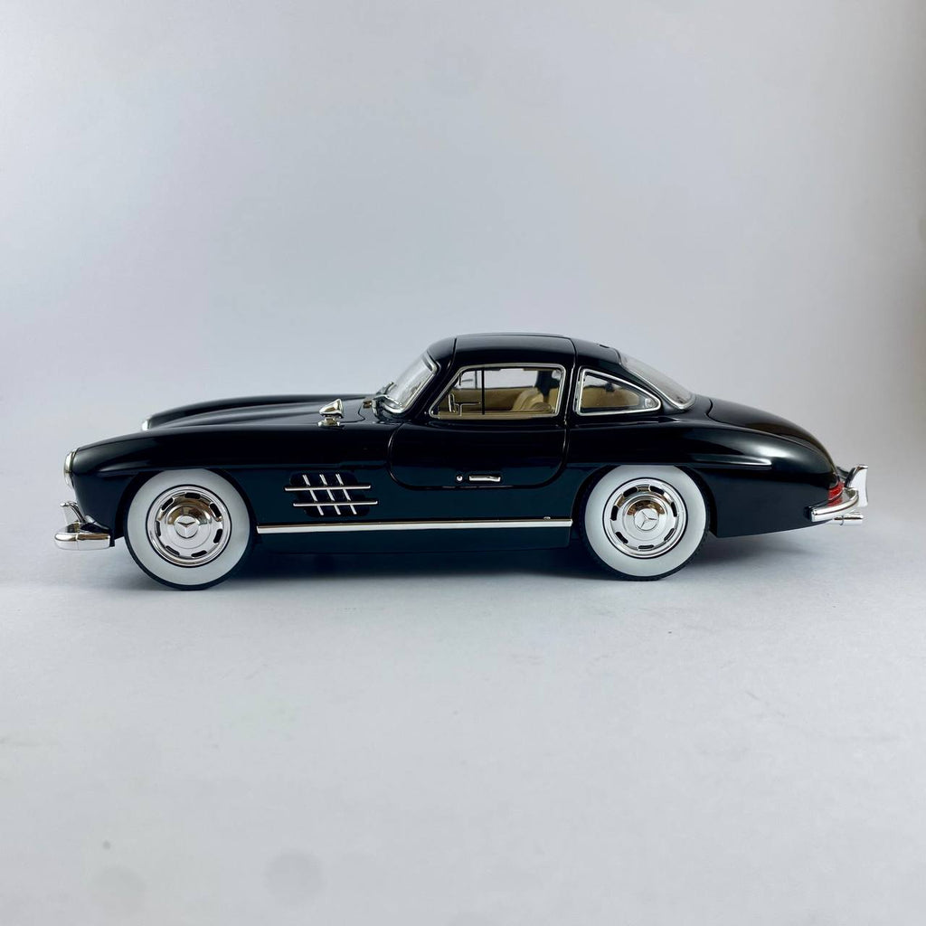 Mercedes-Benz 300SL 1:24 Scale Die-Cast Model Car