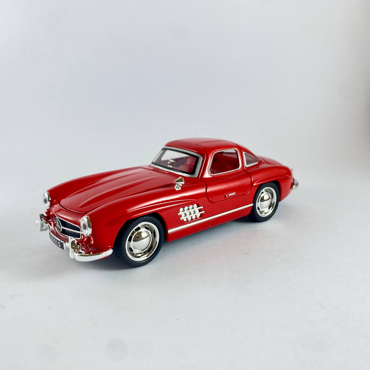 Mercedes-Benz 300SL 1:32 Scale Die-Cast Model Car