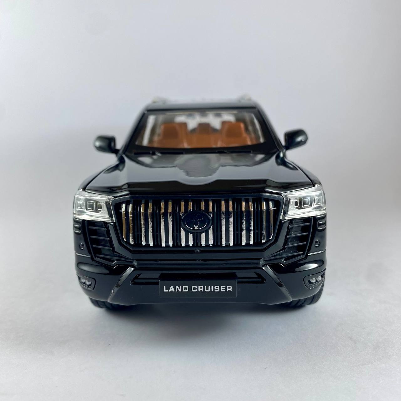 Toyota Land Cruiser 1:24 Scale Die-Cast Model Car