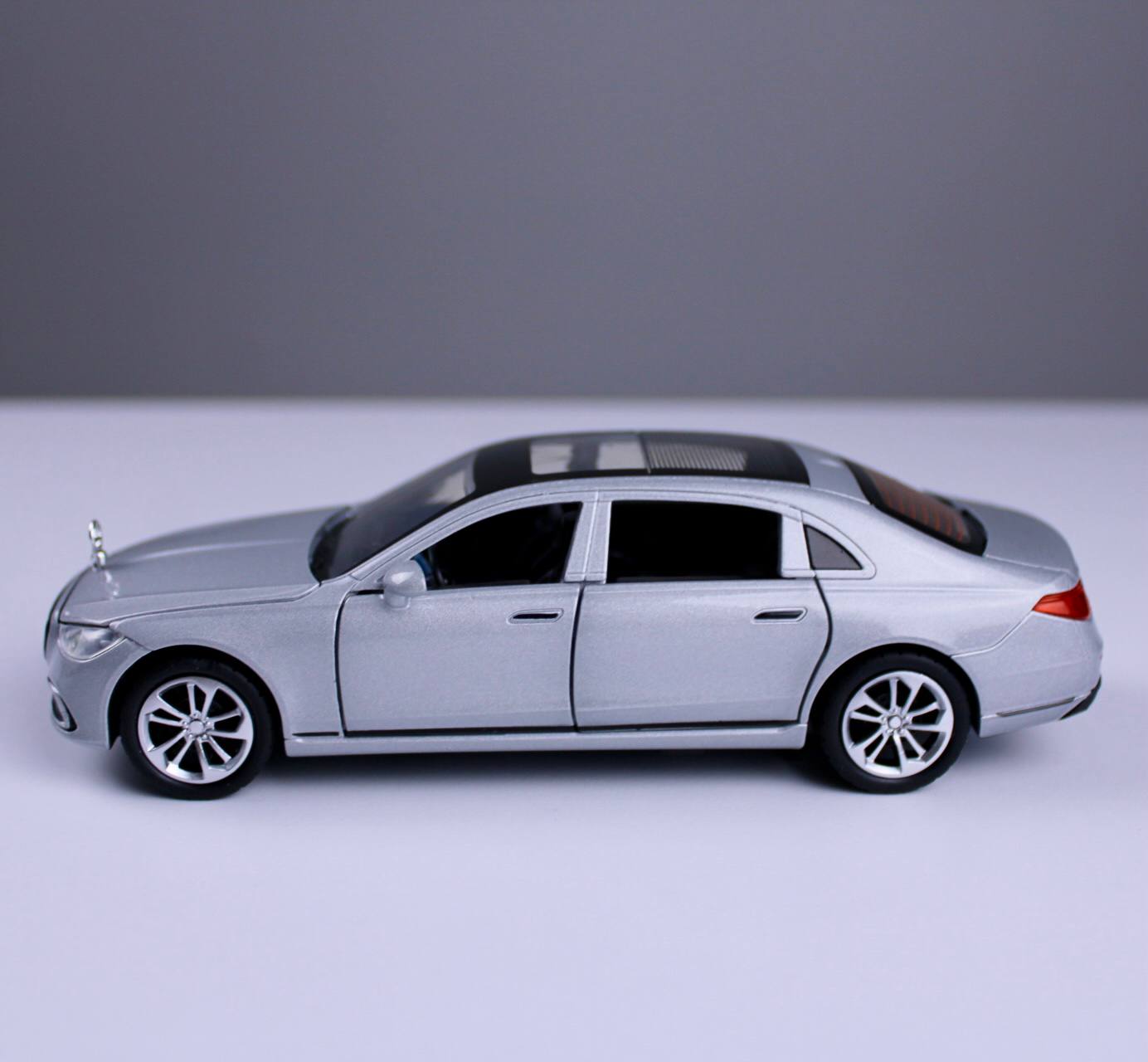 Mercedes-Benz S400 Diecast Model – 1:32 Scale