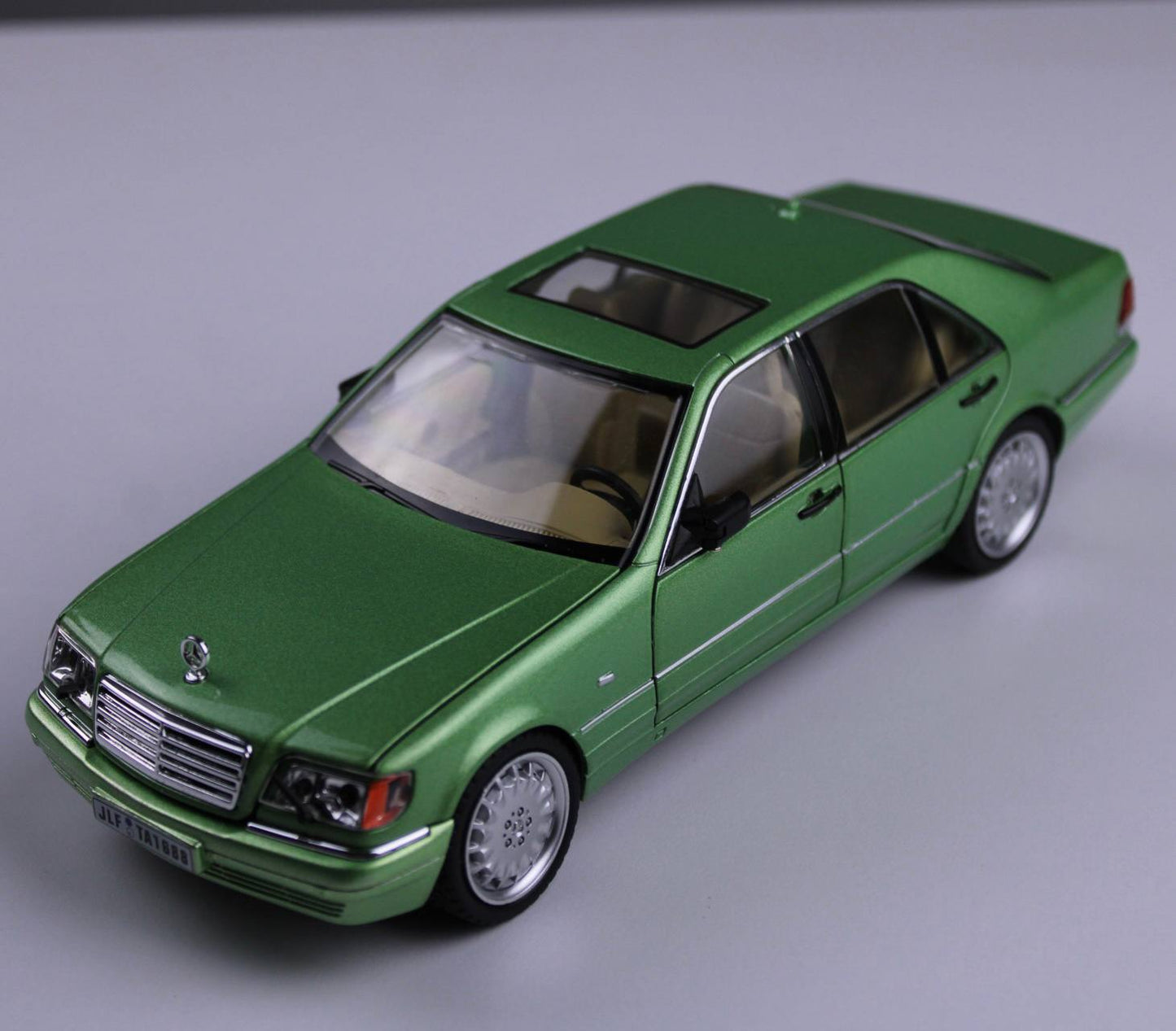 سيارة مرسيدس بنز S320 كلاسيك المعدنية بمقياس 1:24