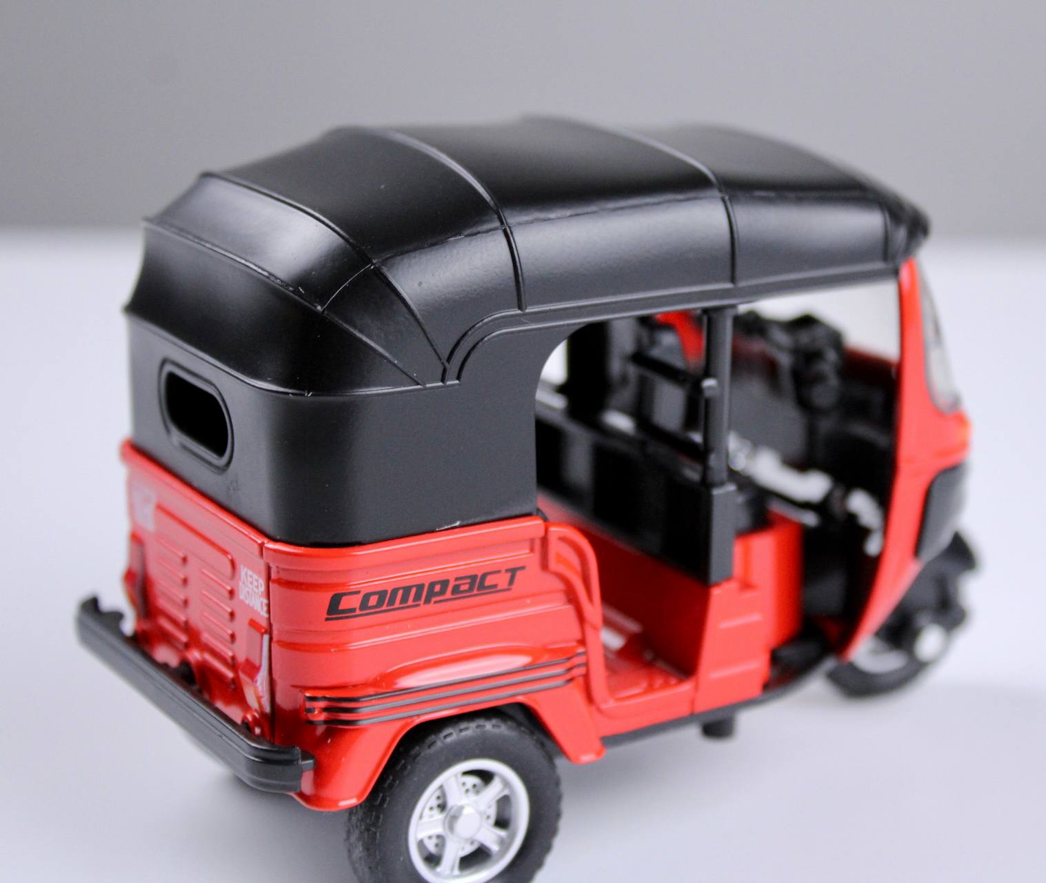 Die-Cast TukTuk – 1:14 Scale