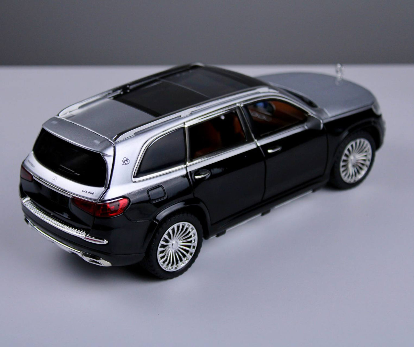 Mercedes Maybach GLS 600 Model Car – 1:24 Scale