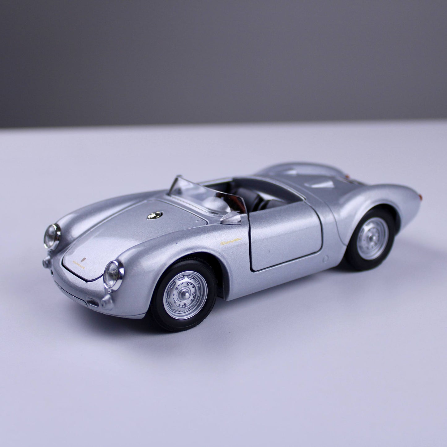 Porsche 550 Spyder 1955 Die-Cast Model – Welly Scale 1:24