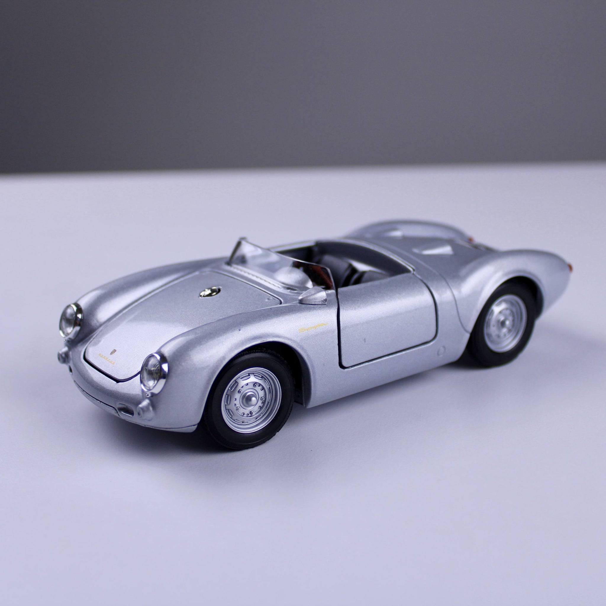 Porsche 550 Spyder 1955 Die-Cast Model – Welly Scale 1:24