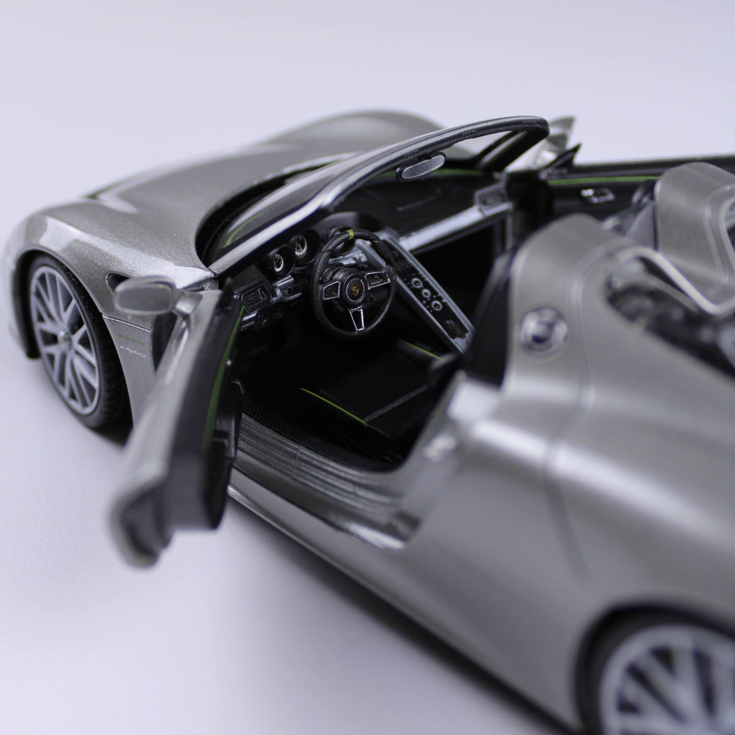 Porsche 918 Spyder Die-Cast Model – Welly NEX Models