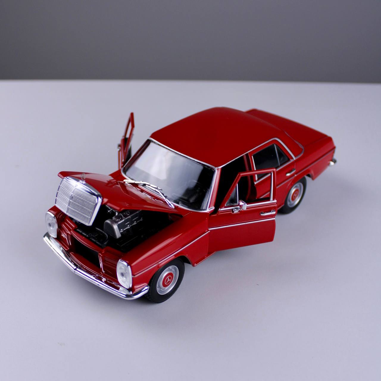 Mercedes-Benz 220 Die-Cast Model - Red