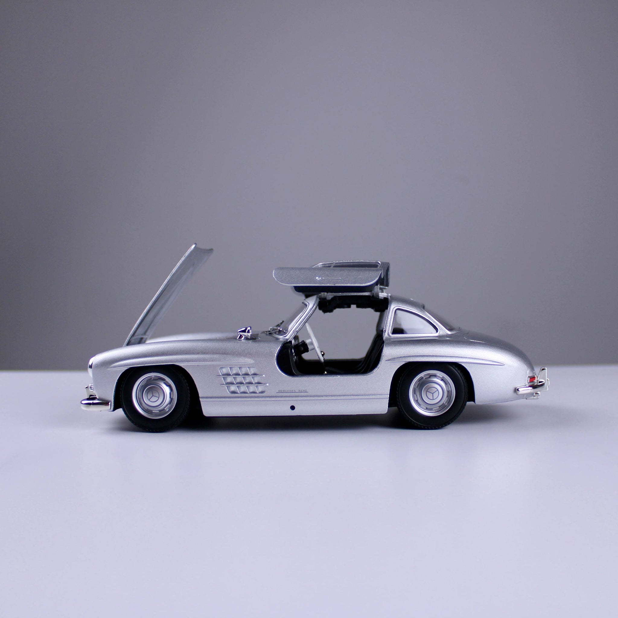 Mercedes Benz 300SL Die-Cast Model – Silver