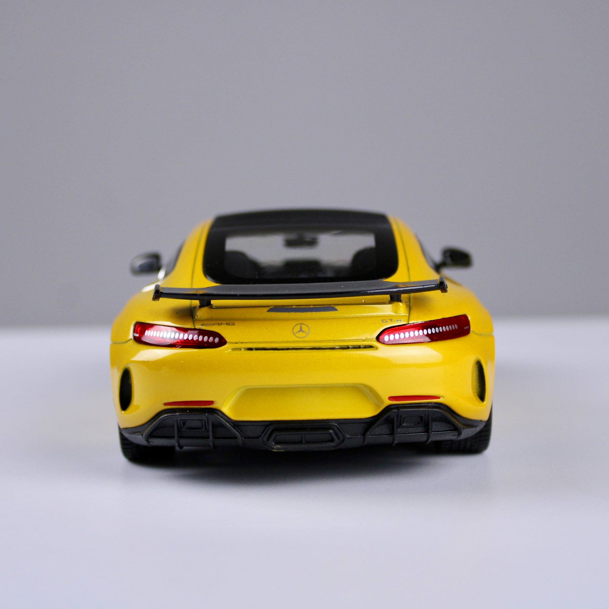 مجسم سيارة مرسيدس-AMG GT R