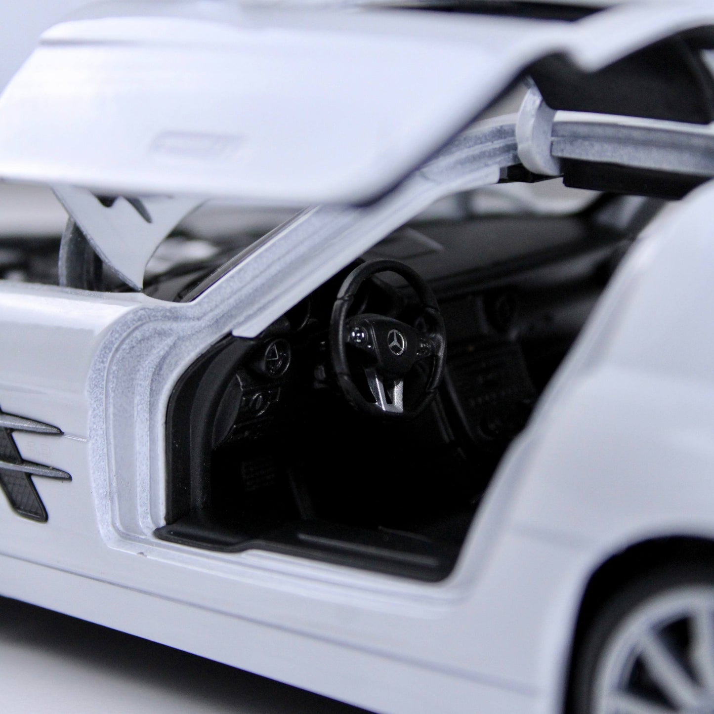 Mercedes-Benz SLS AMG Die-Cast Model Car – White