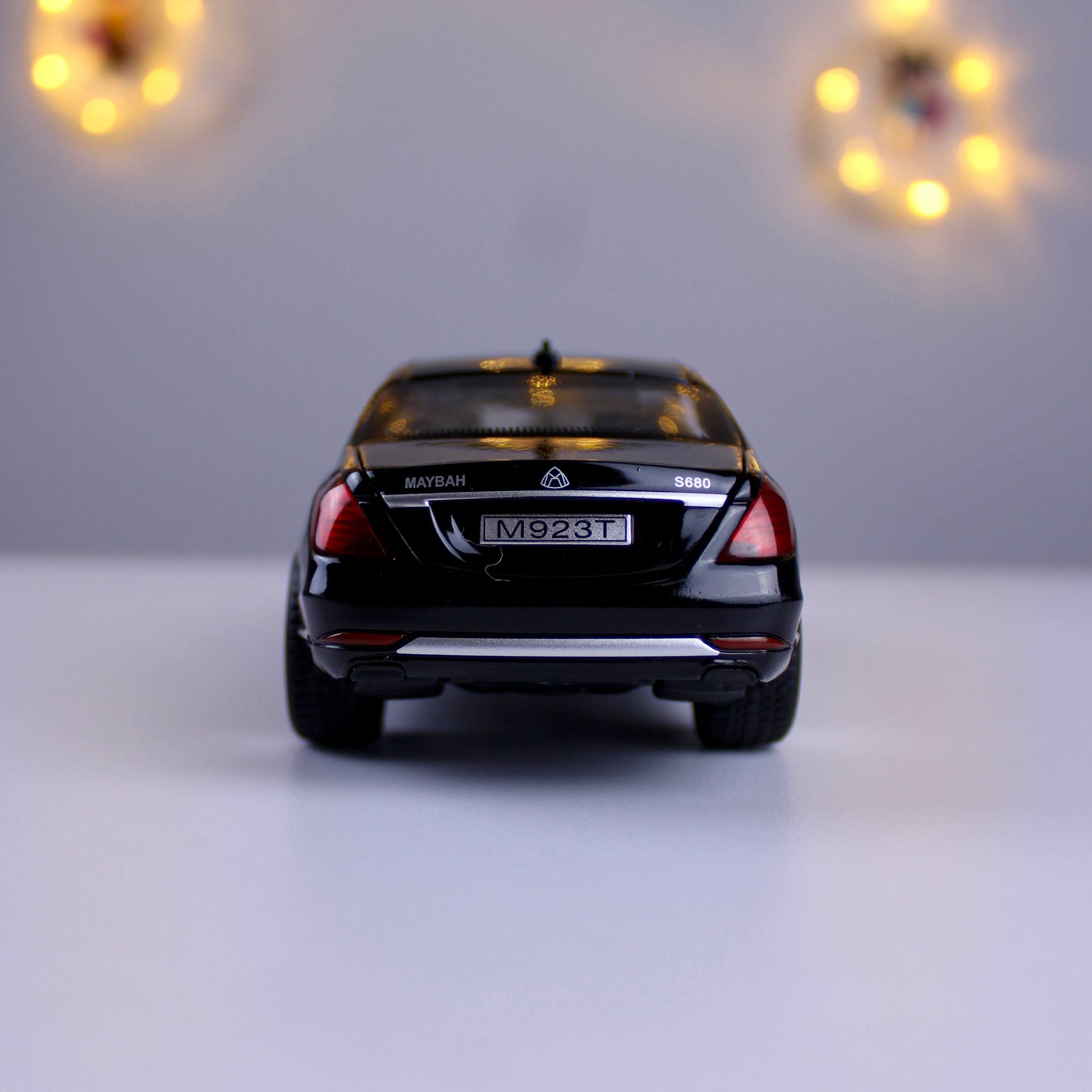 Mercedes-Benz Maybach S600 Die-Cast Model Car – 1:24 Scale