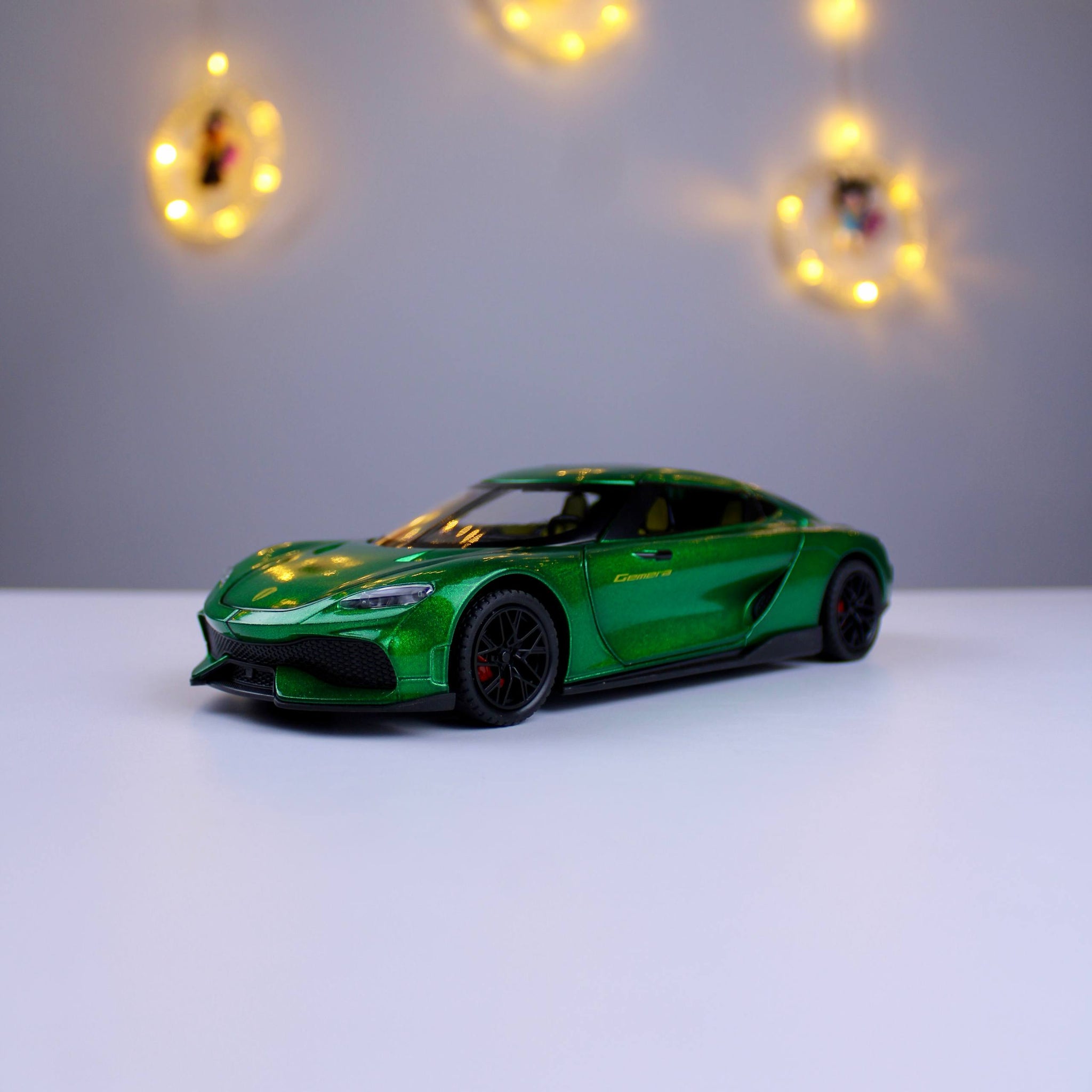 Koenigsegg Gemera Die-Cast Model Car – 1:24 Scale