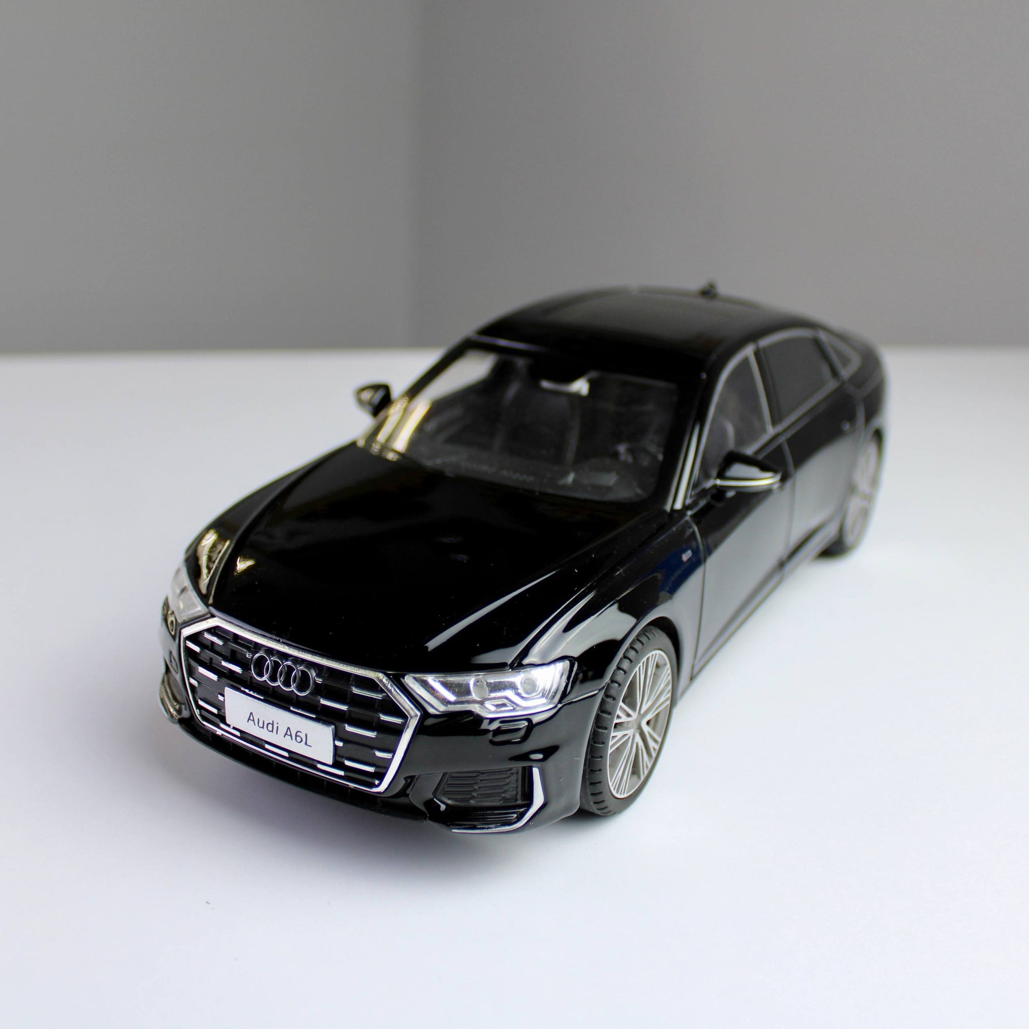 مجسم Audi A6L – مقاس 1:18 (Kingstoy)