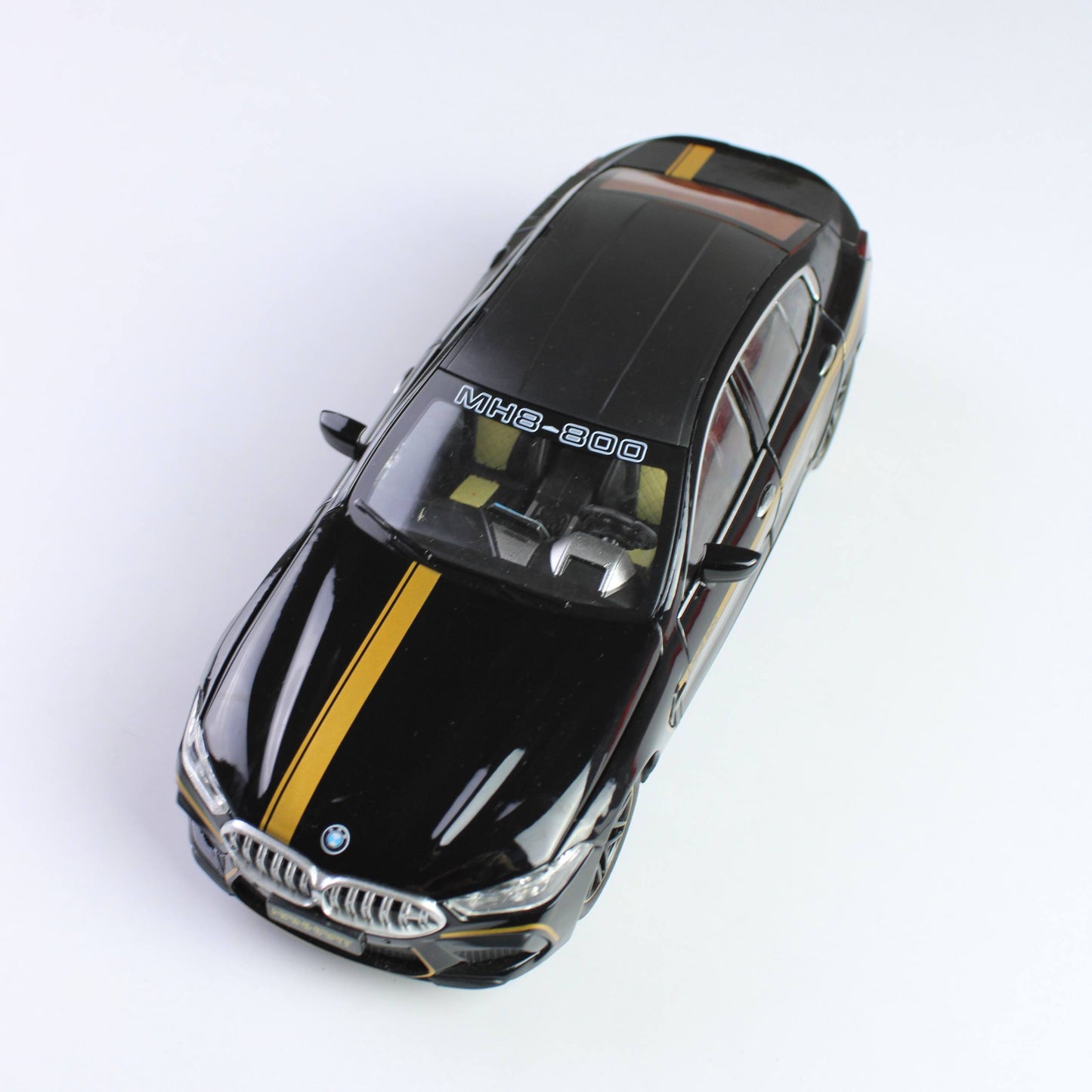 BMW M8 Competition 1:24 Diecast – Light & Sound