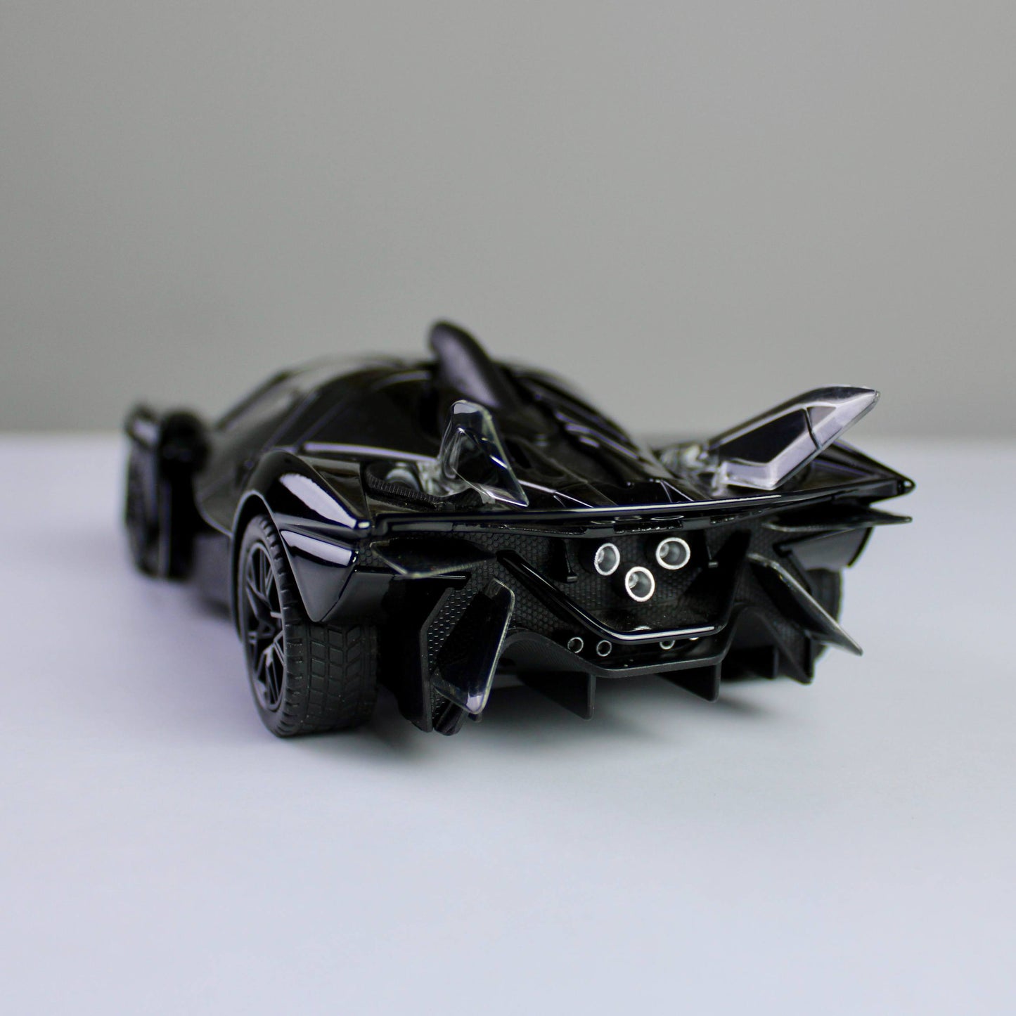 مجسم أبولو بروجيكت إيفو 1:24 مصبوب - أضواء وسحب للخلف