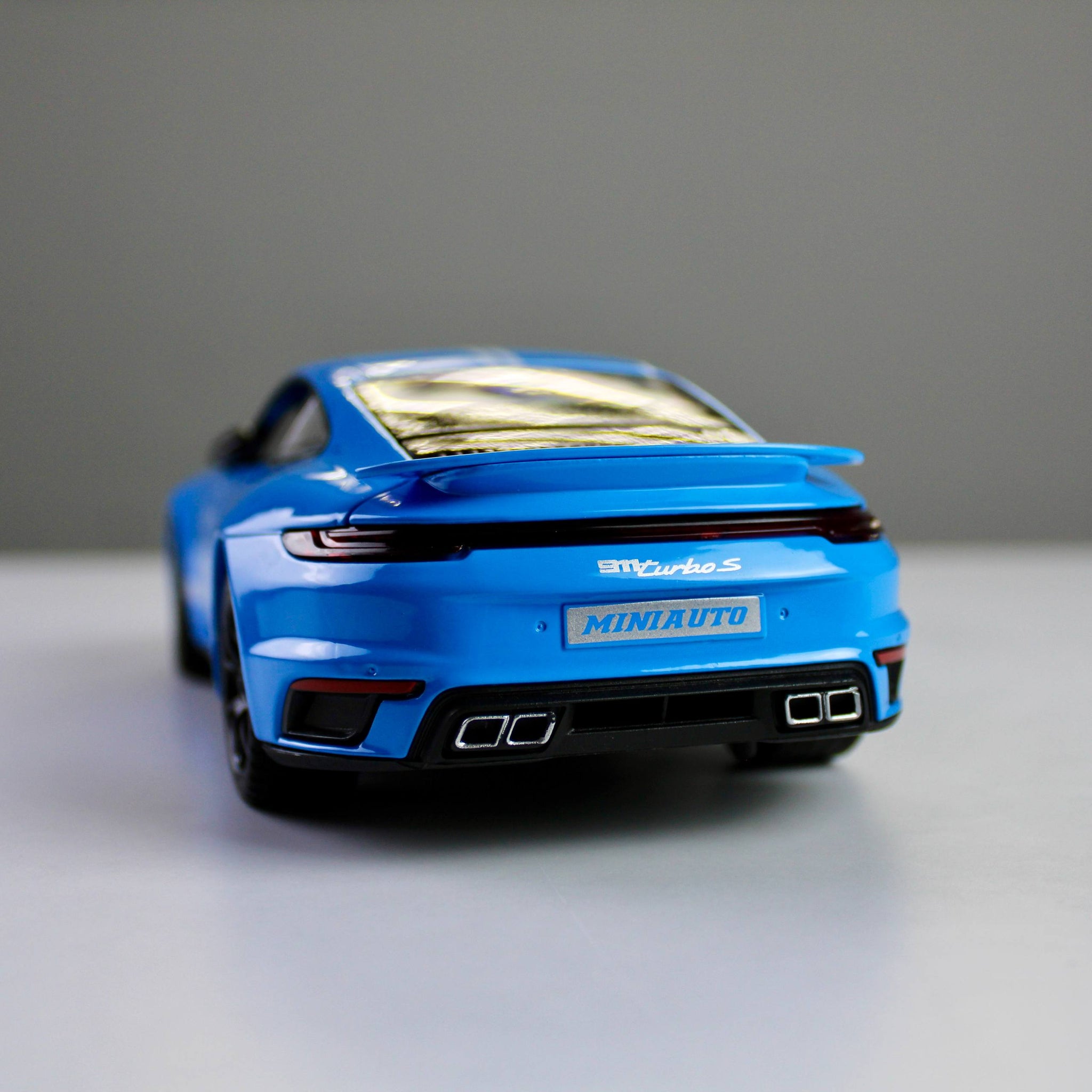 Porsche 911 Turbo 1:24 Die-Cast Model Car