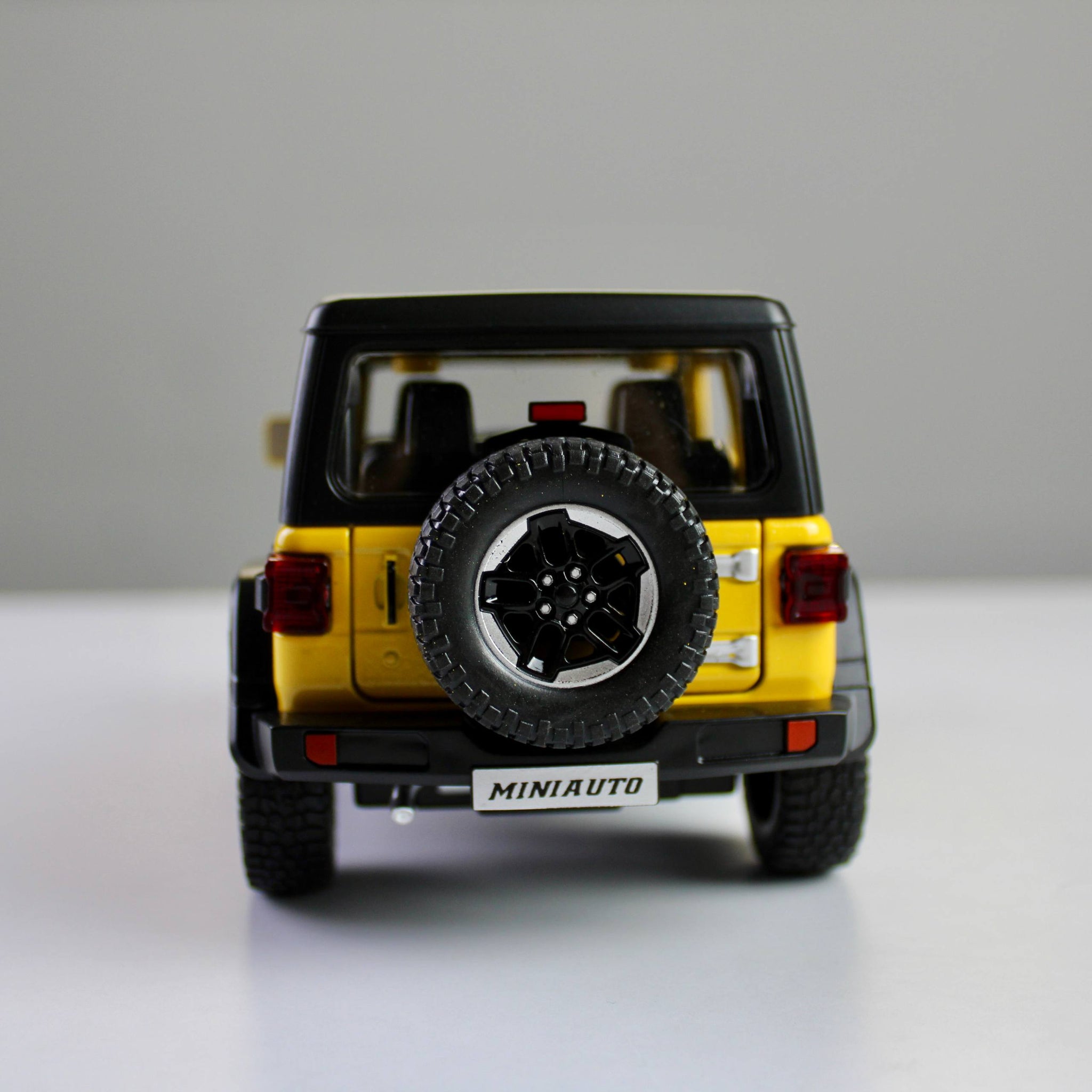 Jeep Wrangler Rubicon 1941 1:24 Die-Cast Model Car