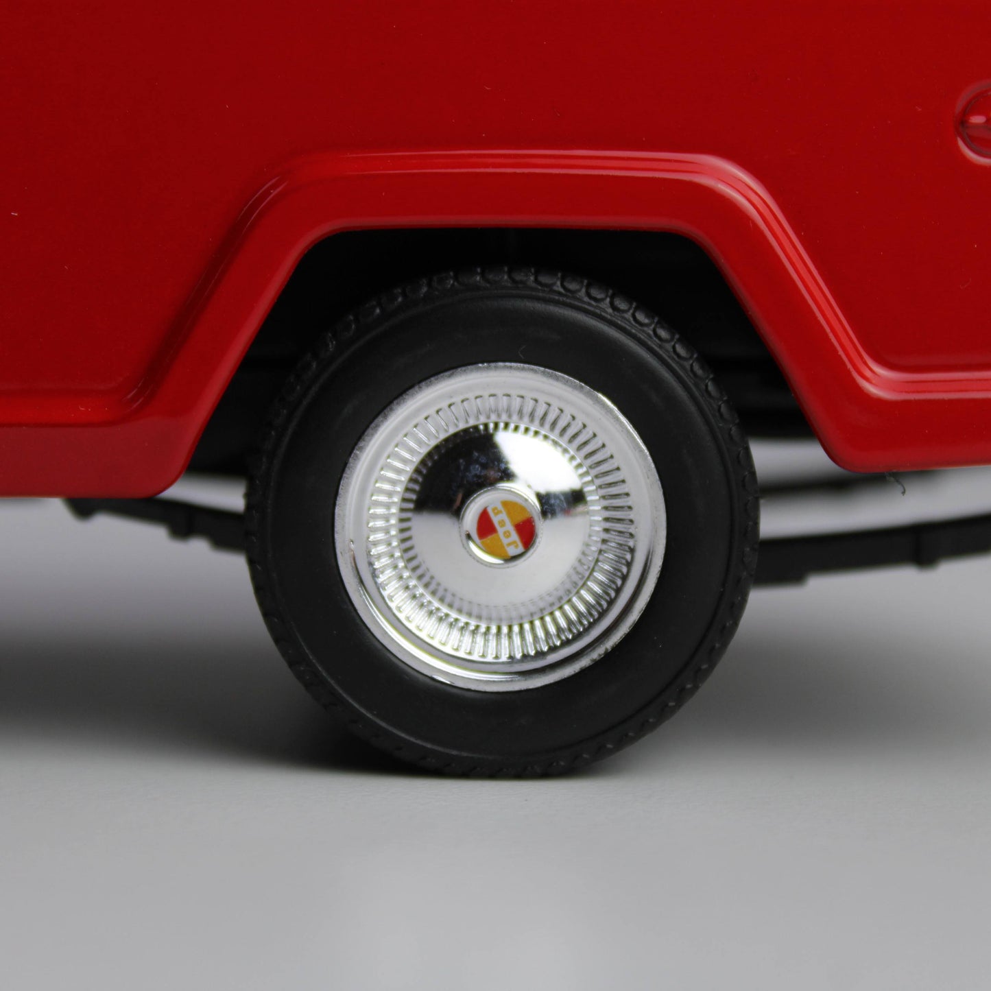 Welly Jeep Jeepster Commando 1967 Roadster 1:24 Die-Cast Model