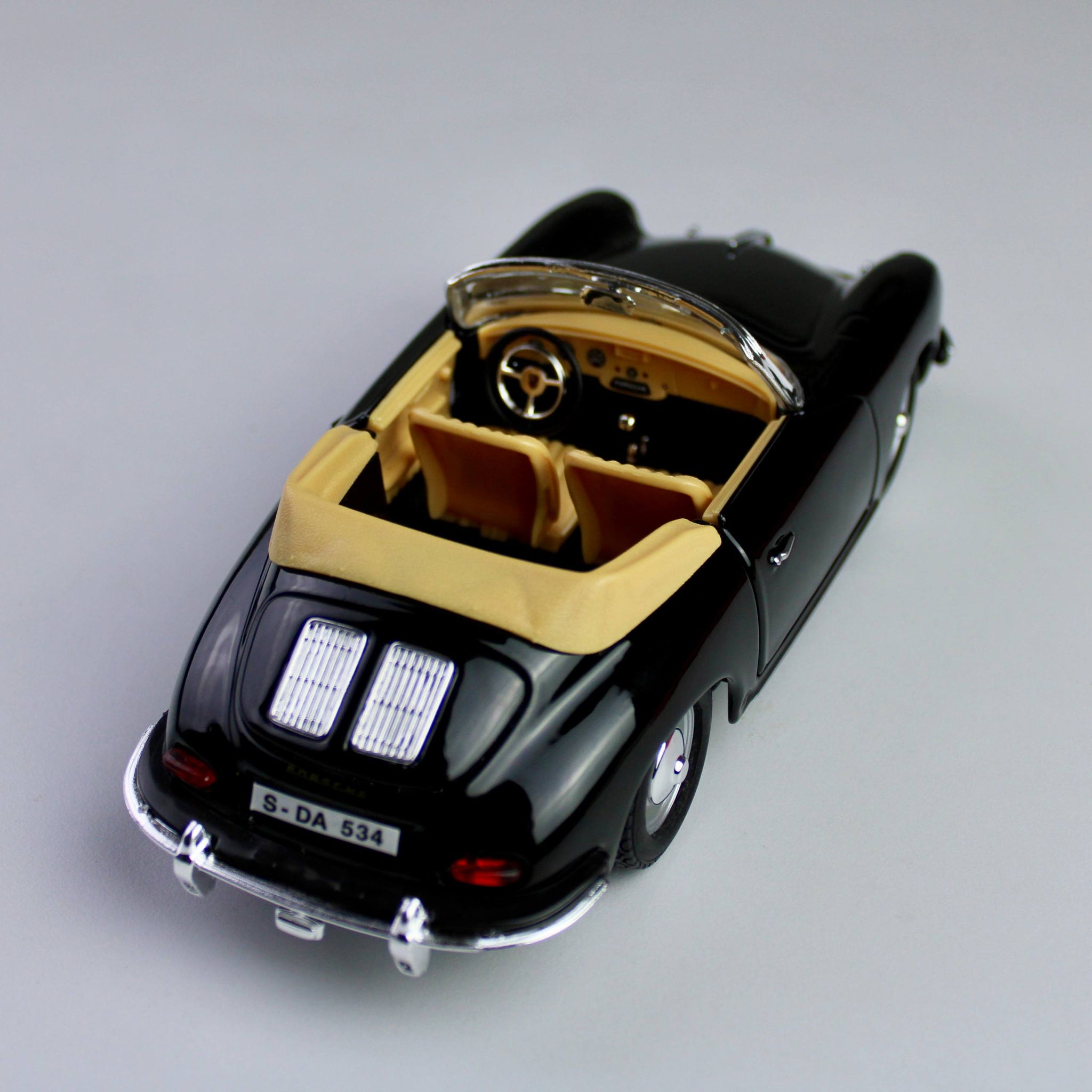 Bburago Porsche 356B Cabriolet 1961 1:24 Die-Cast