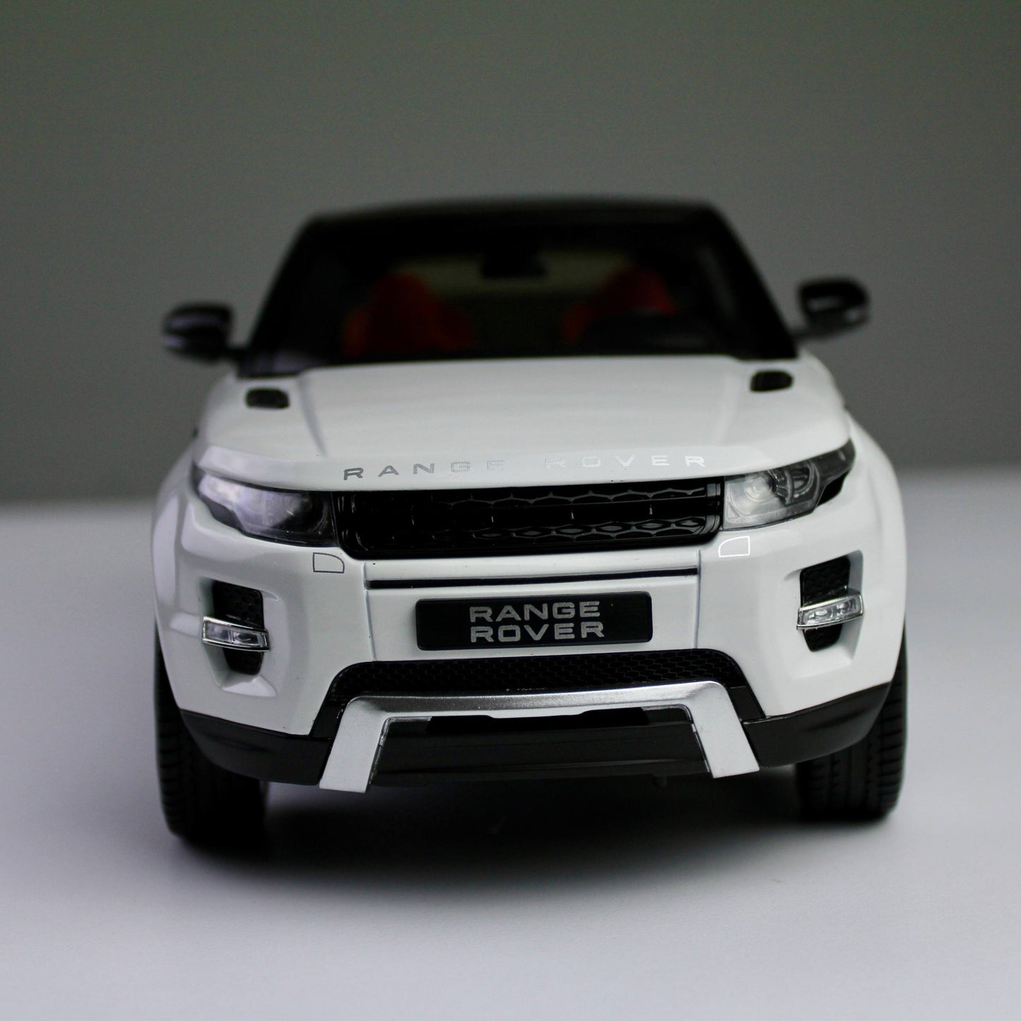 GT Autos Range Rover Evoque 1:18 Die-Cast Model – Premium SUV Edition