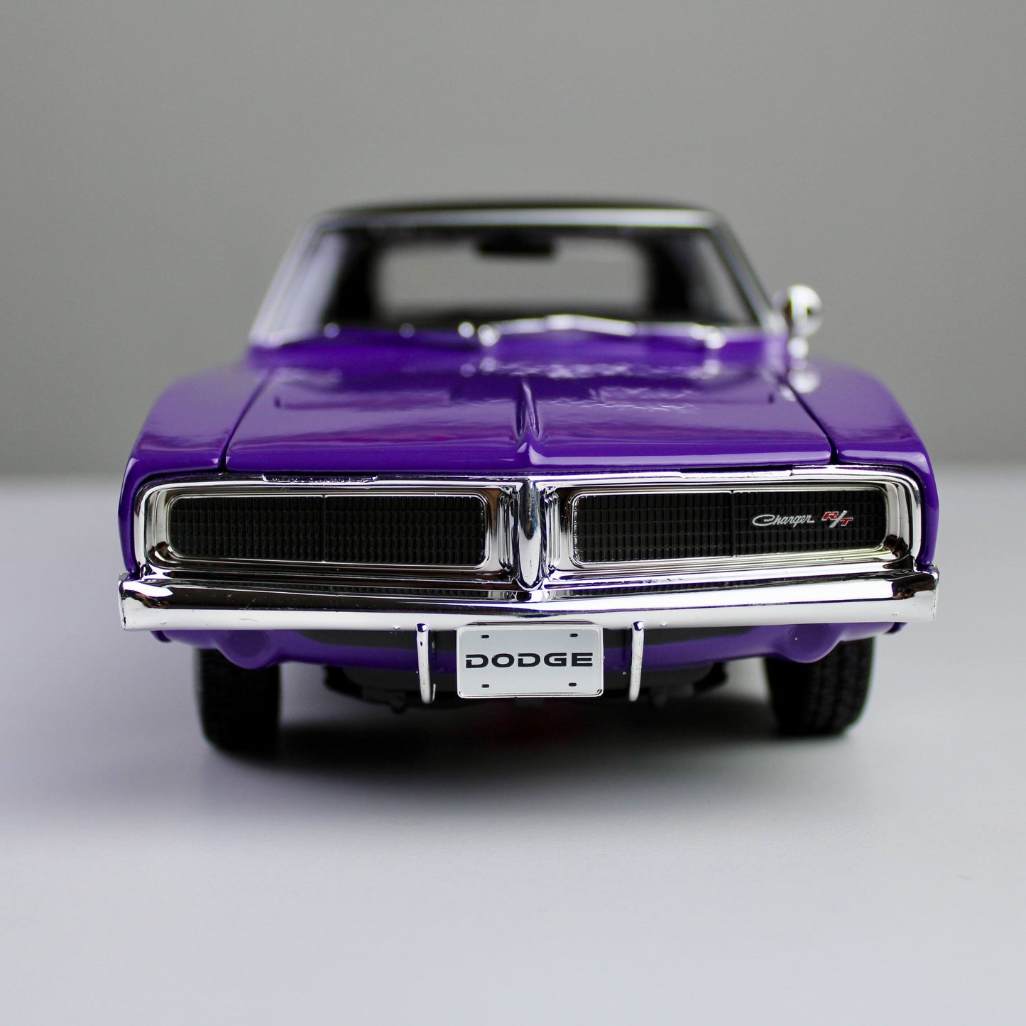 Maisto Dodge Charger R/T 1969 1:18 Die-Cast Model Car