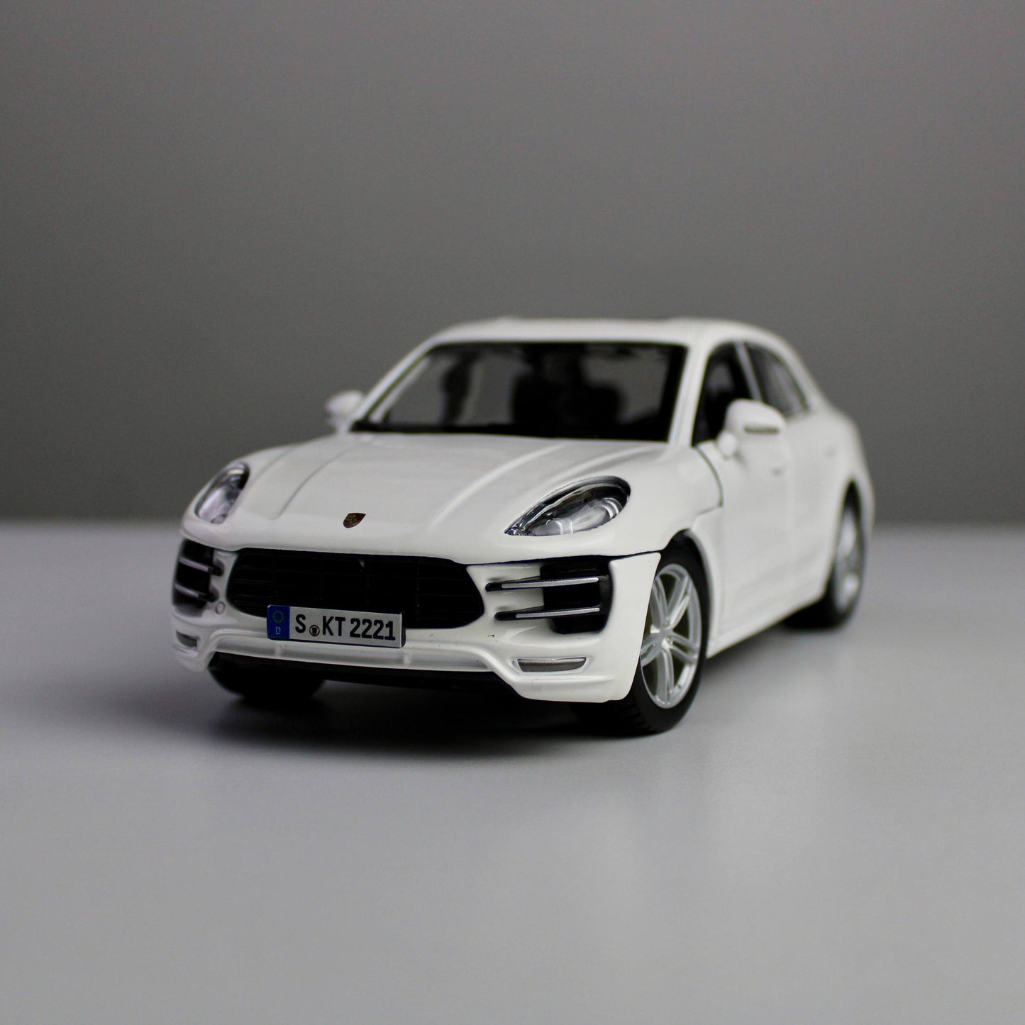 Bburago Porsche Macan 1:24 Die-Cast Model SUV – Star Collezione