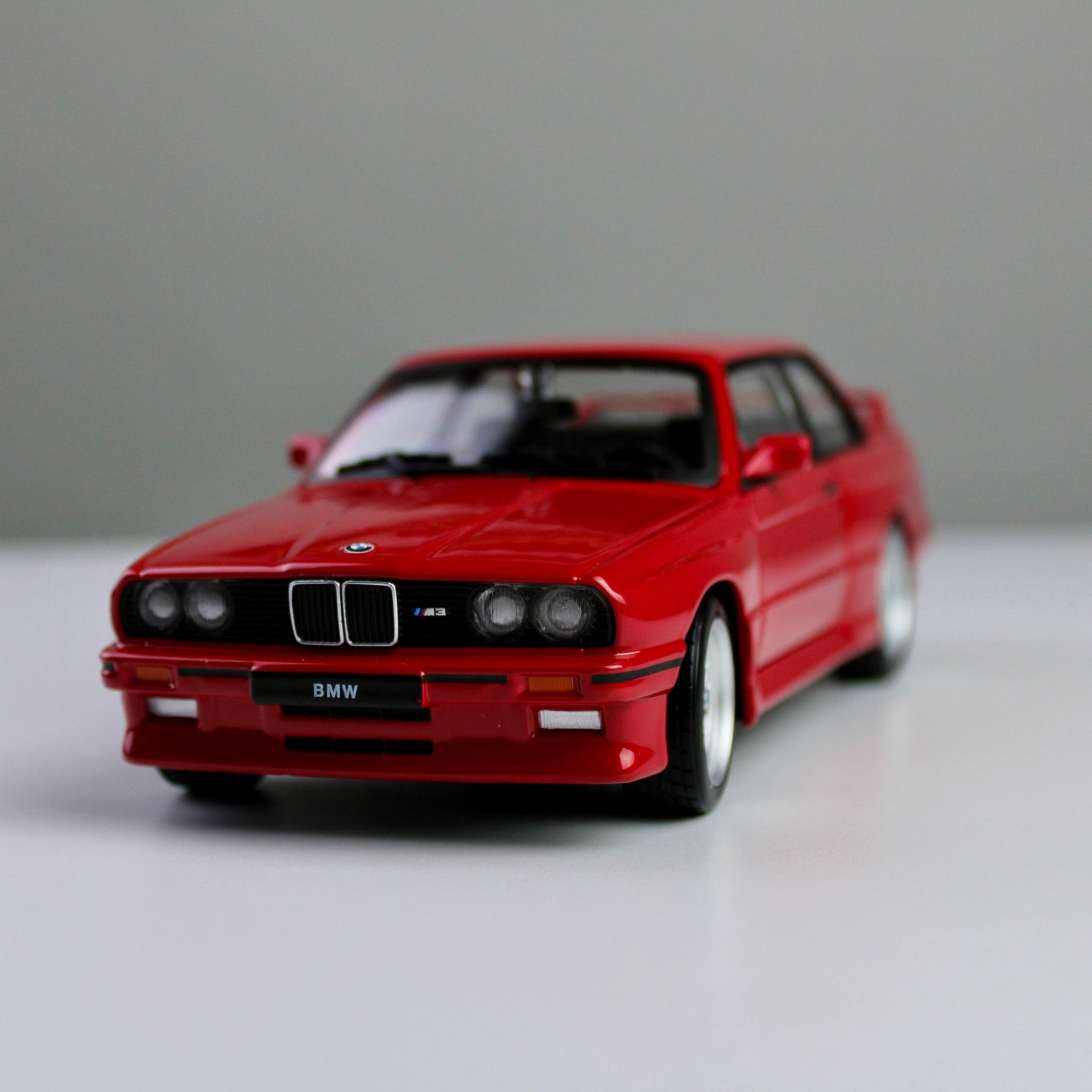 Bburago BMW M3 (E30) 1988 1:24 Die-Cast Model Car – Star Collezione