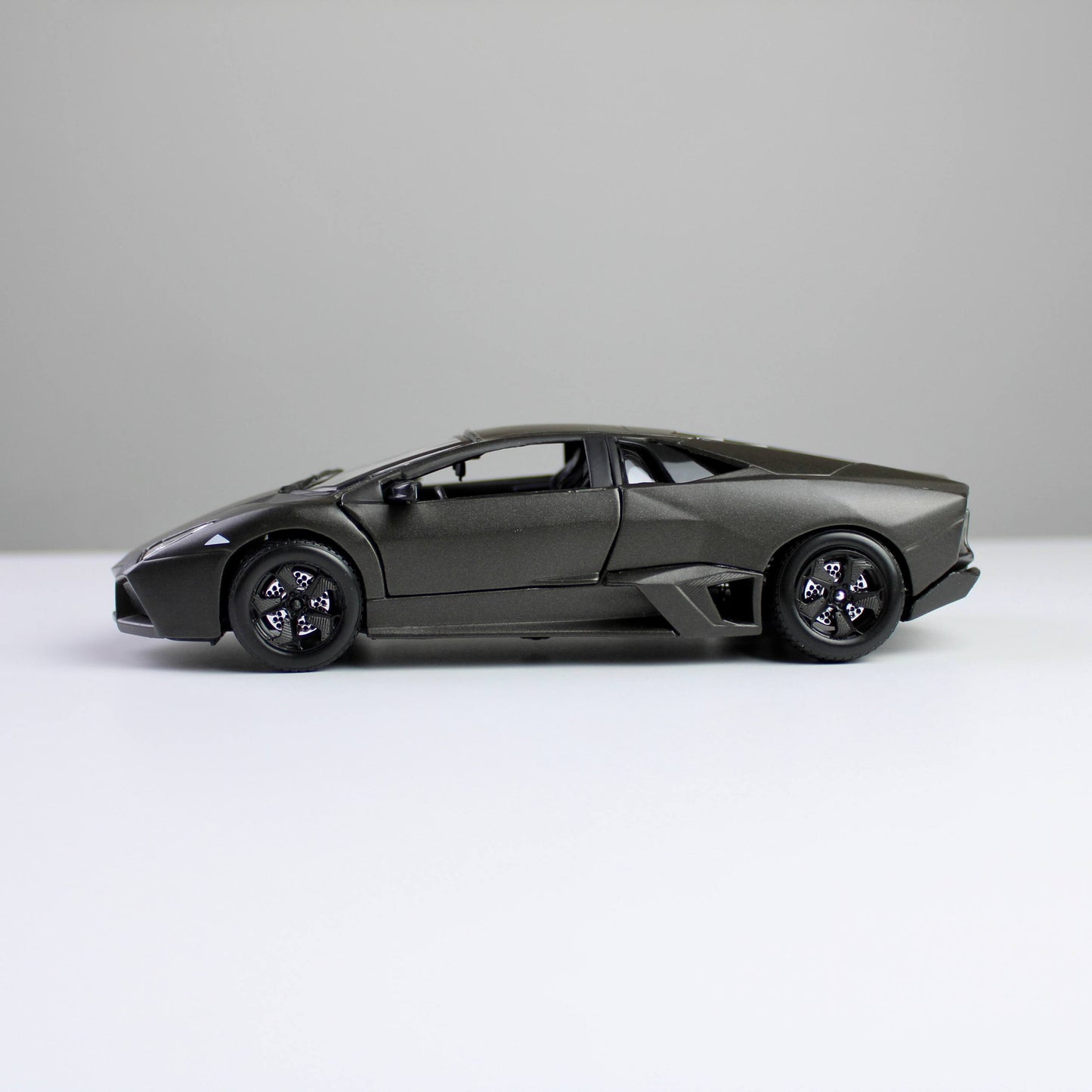 Bburago Lamborghini Reventón 1:24 سيارة نموذجية مصبوبة بالقالب