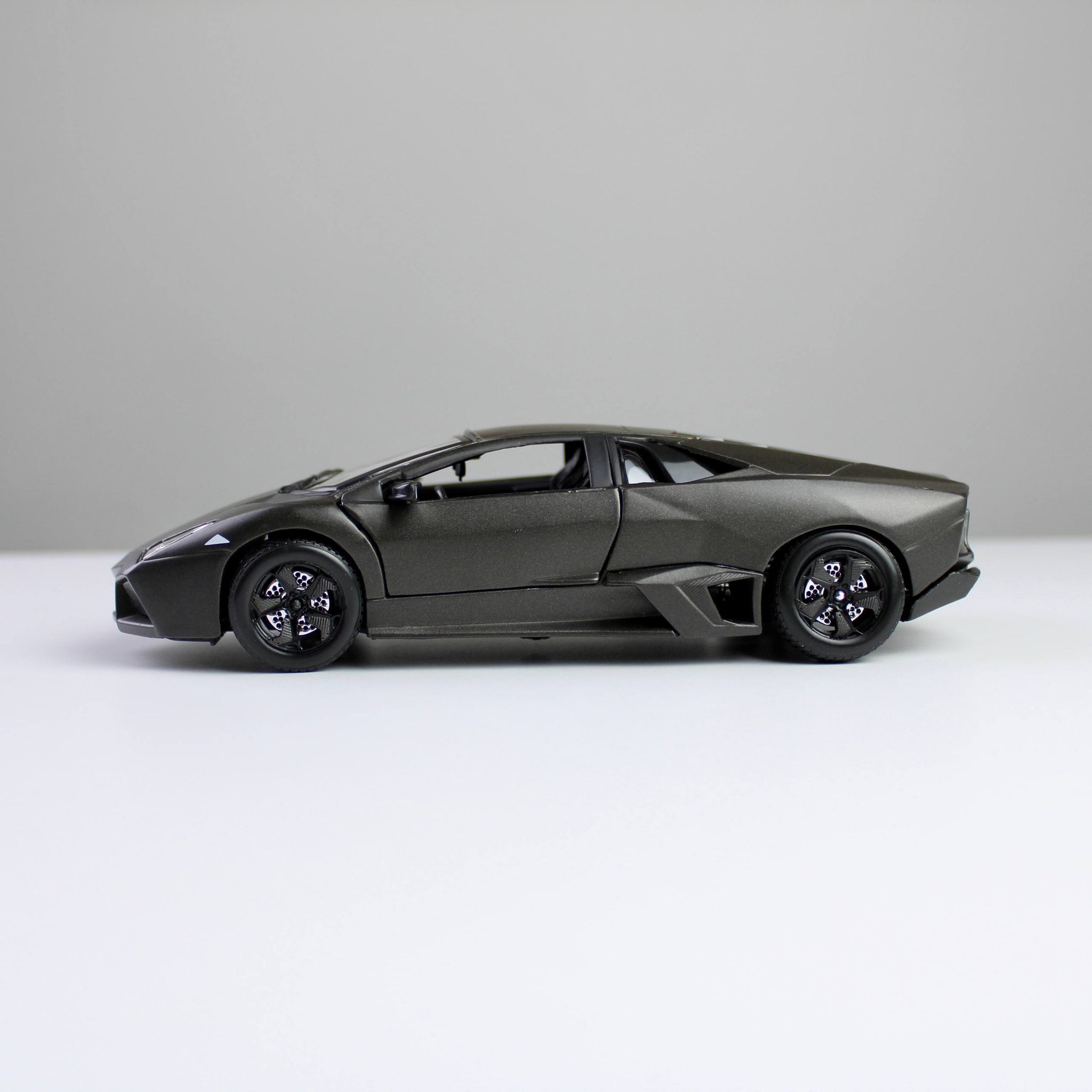 Bburago Lamborghini Reventón 1:24 سيارة نموذجية مصبوبة بالقالب