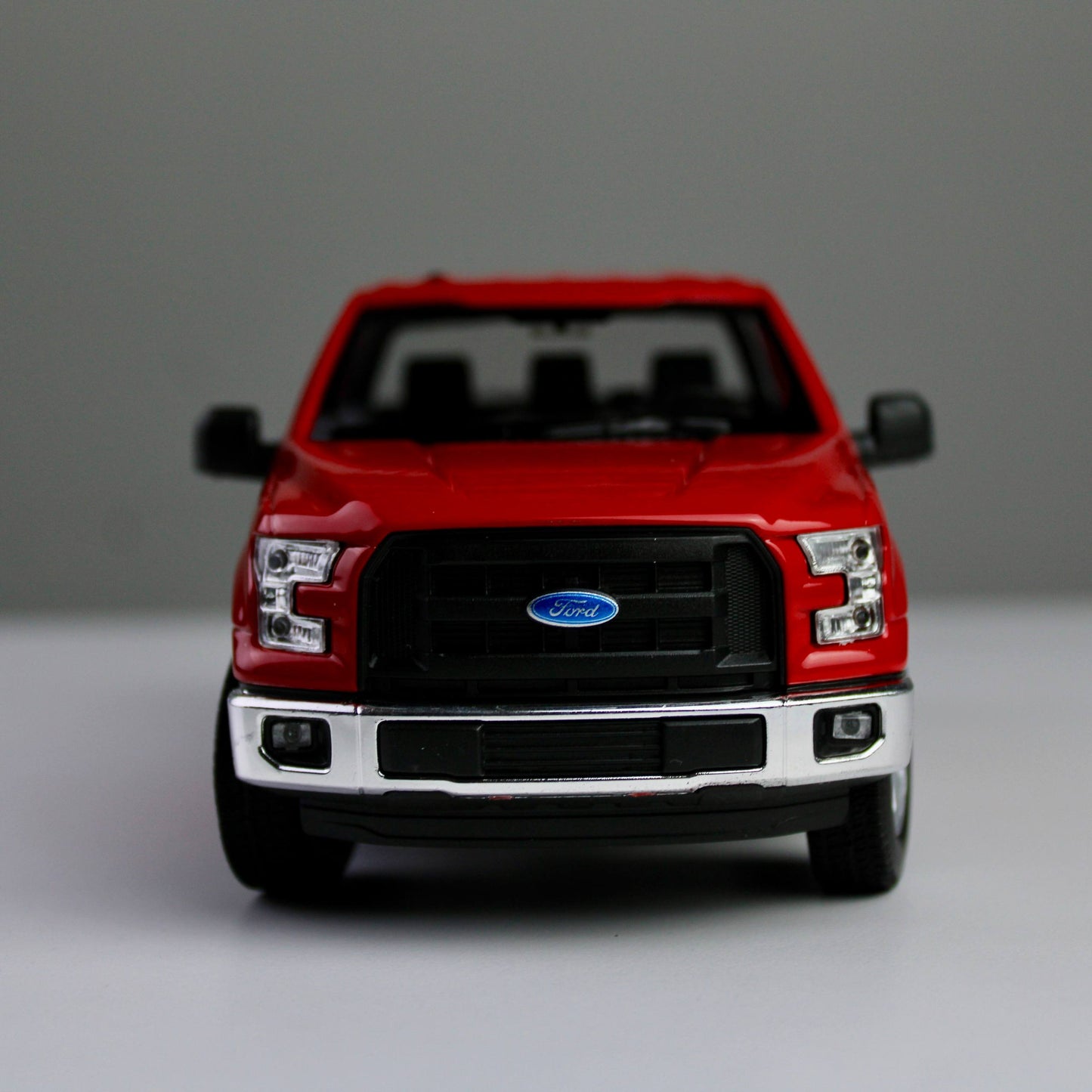شاحنة نموذجية مصبوبة من Welly Ford F-150 2015 بمقياس 1:24