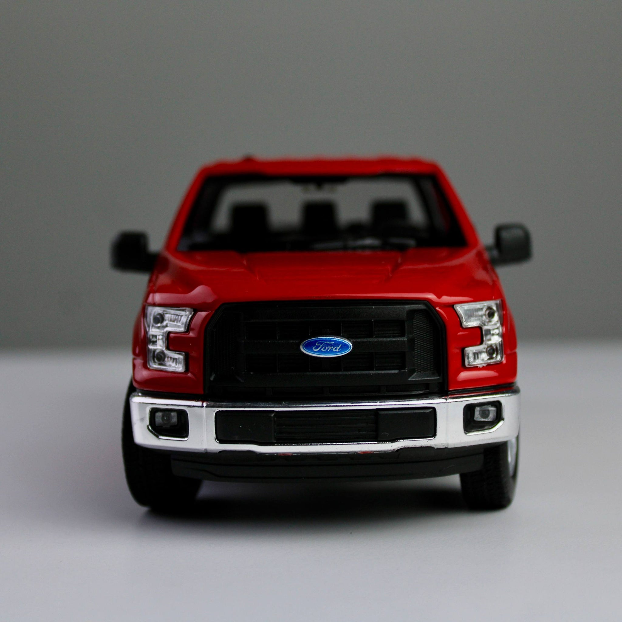 شاحنة نموذجية مصبوبة من Welly Ford F-150 2015 بمقياس 1:24