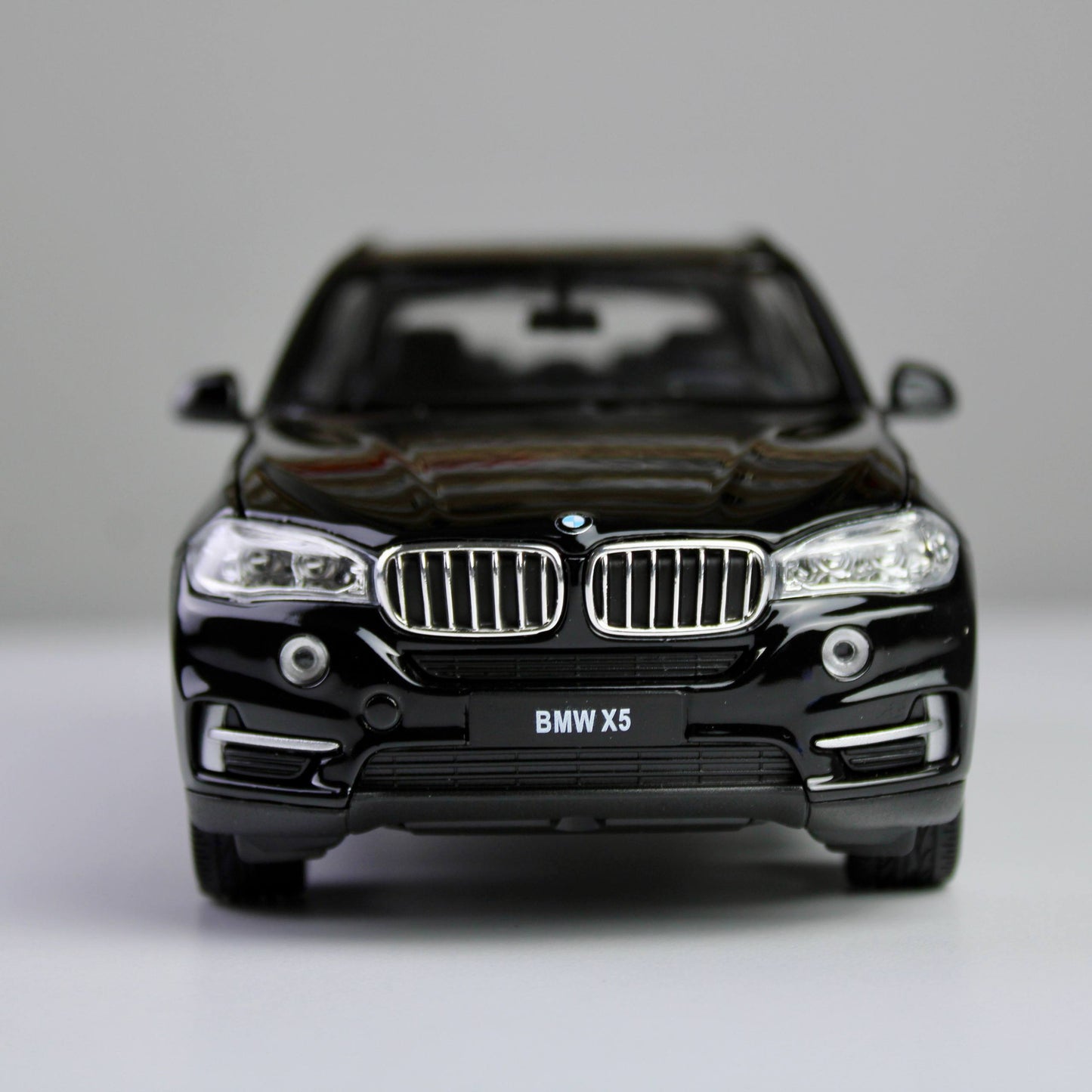 Welly BMW X5 1:24 Die-Cast Model SUV