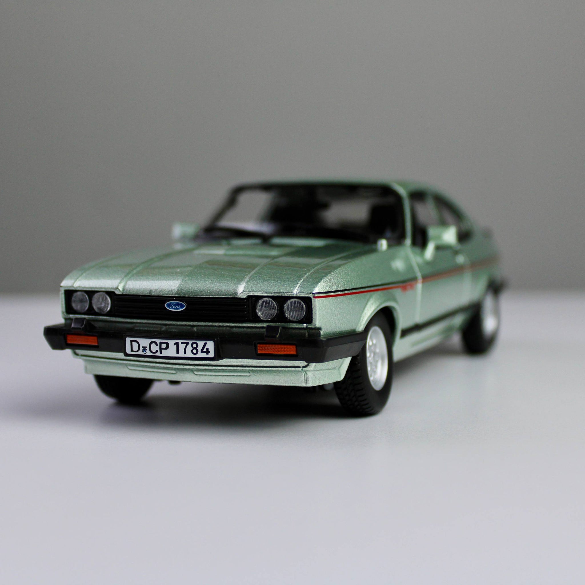 نموذج سيارة Bburago Ford Capri 1982 بمقياس 1:24 مصبوب - Star Collezione