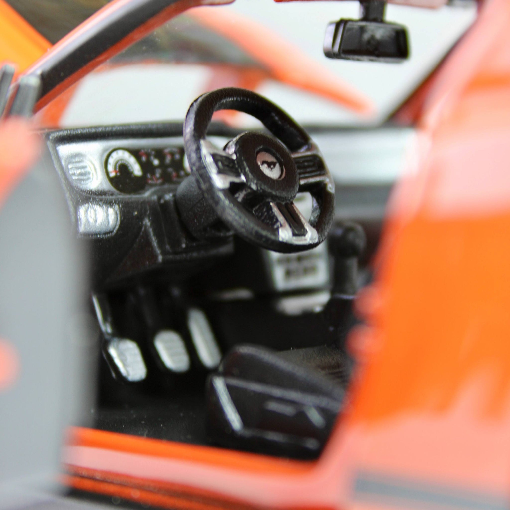 Maisto Ford Mustang Boss 302 1:24 Die-Cast Model Car