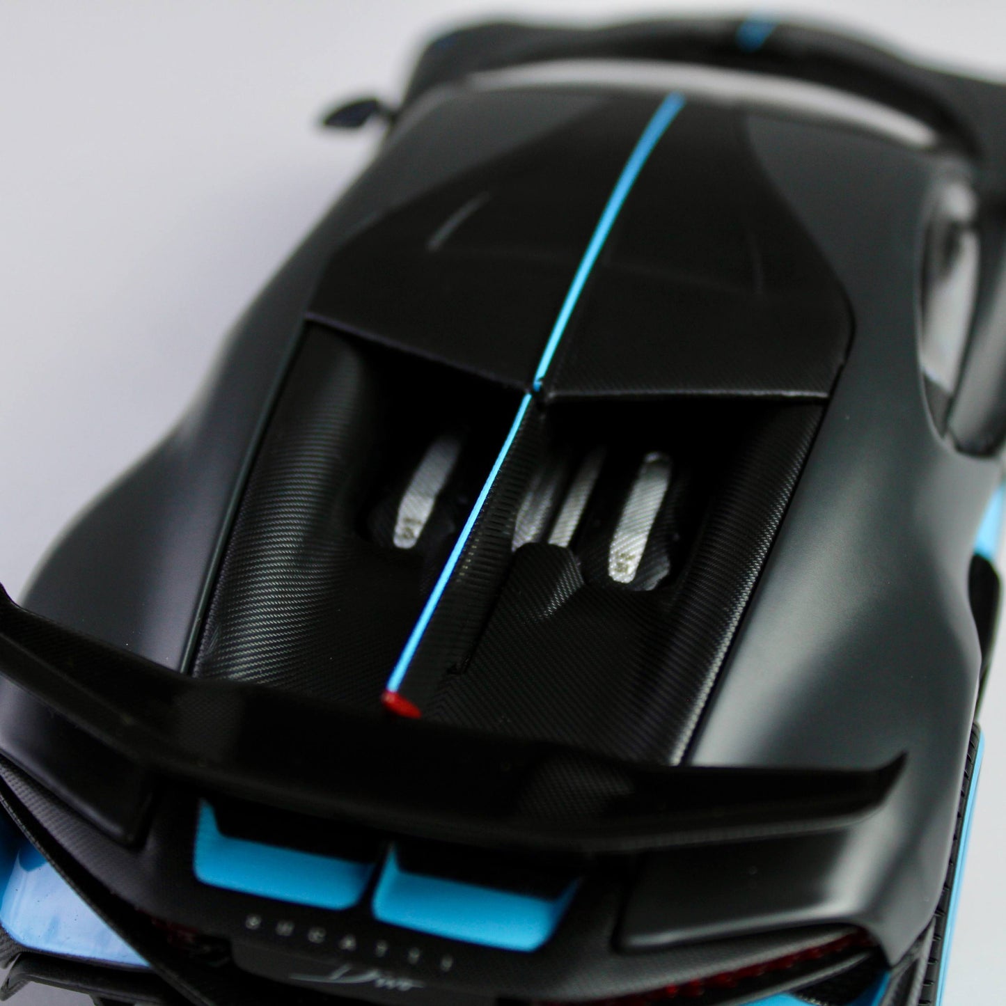 Maisto Bugatti Divo 1:24 Die-Cast Model Car