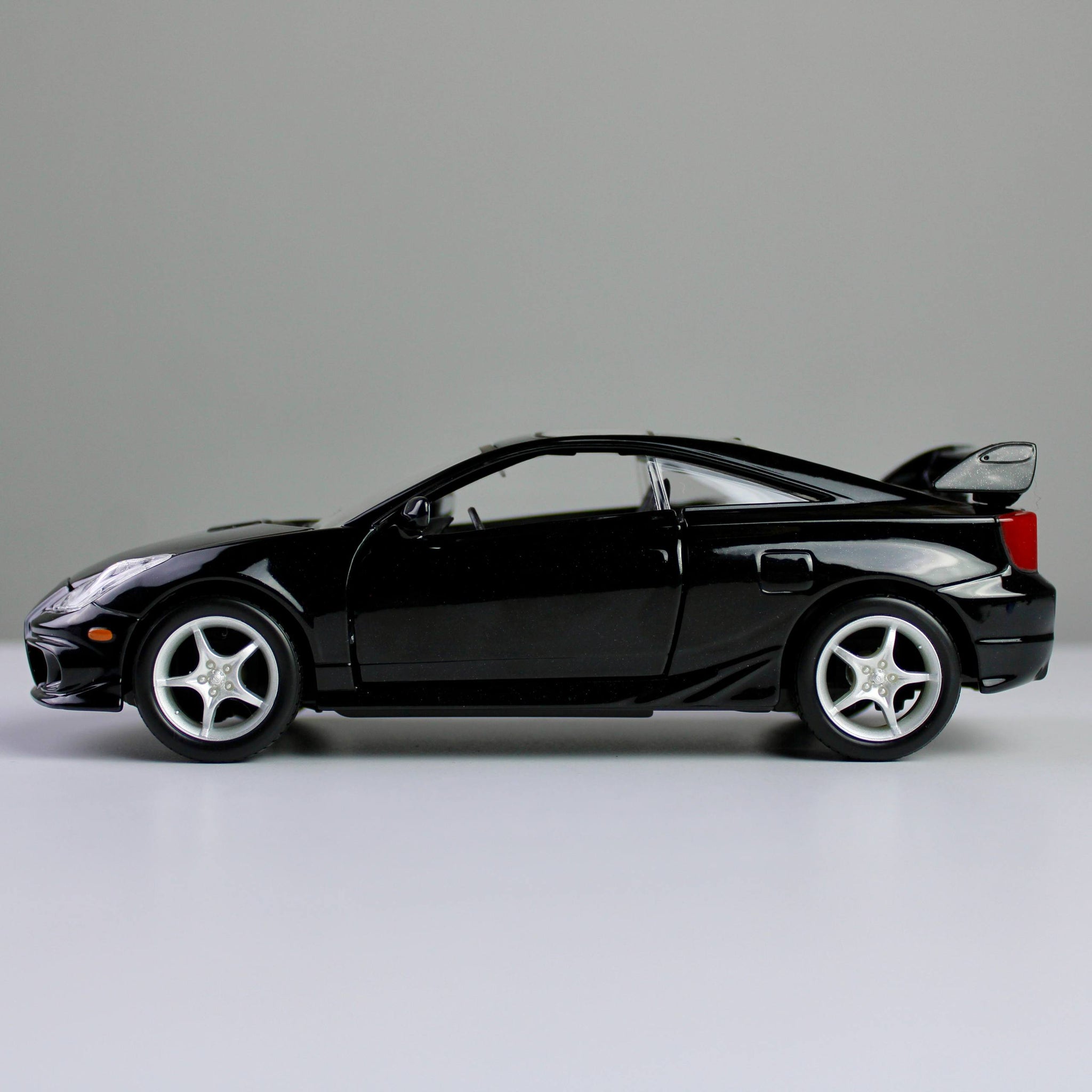 Maisto Toyota Celica GT-S 2004 1:24 Die-Cast Model Car
