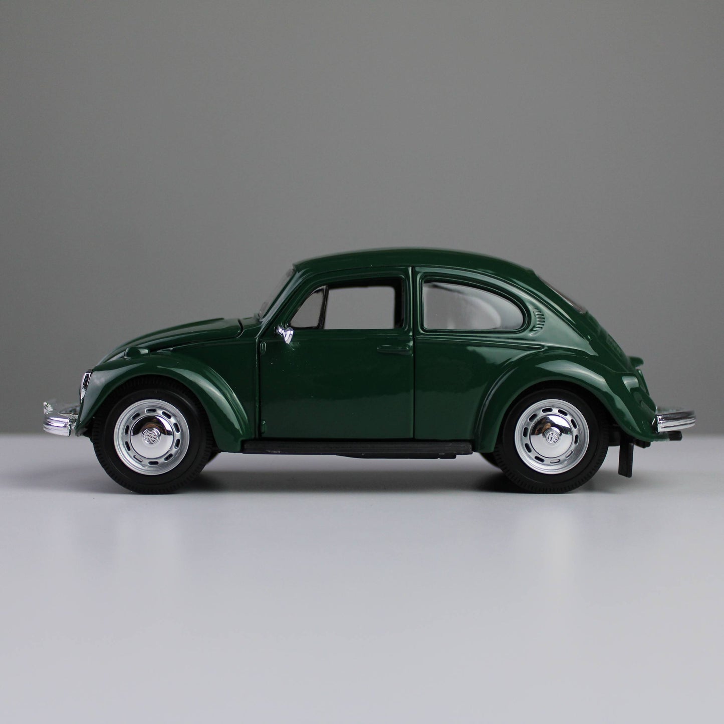 Maisto Volkswagen Beetle 1:24 Die-Cast Model Car