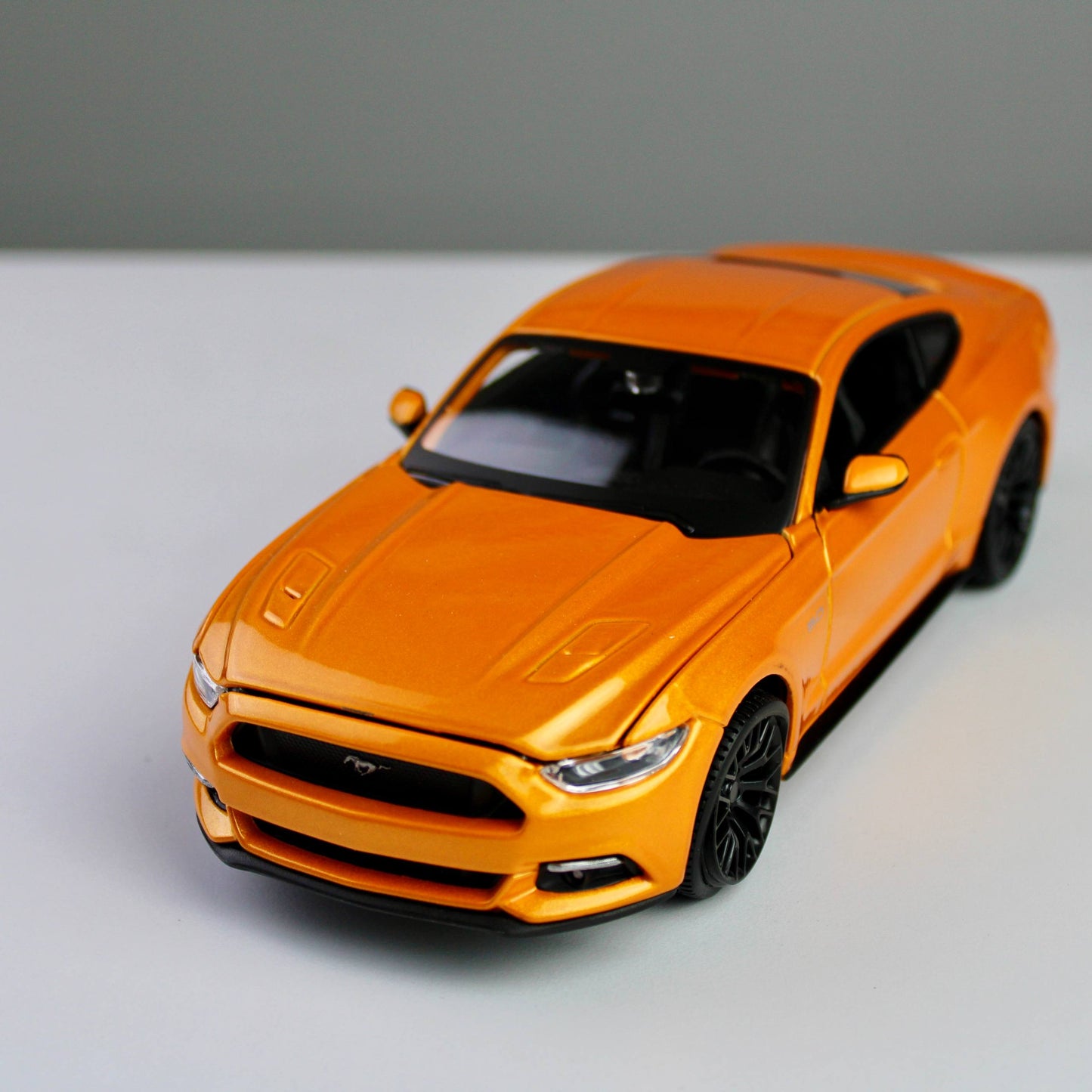 Maisto Ford Mustang GT 2015 1:24 Die-Cast Model Car