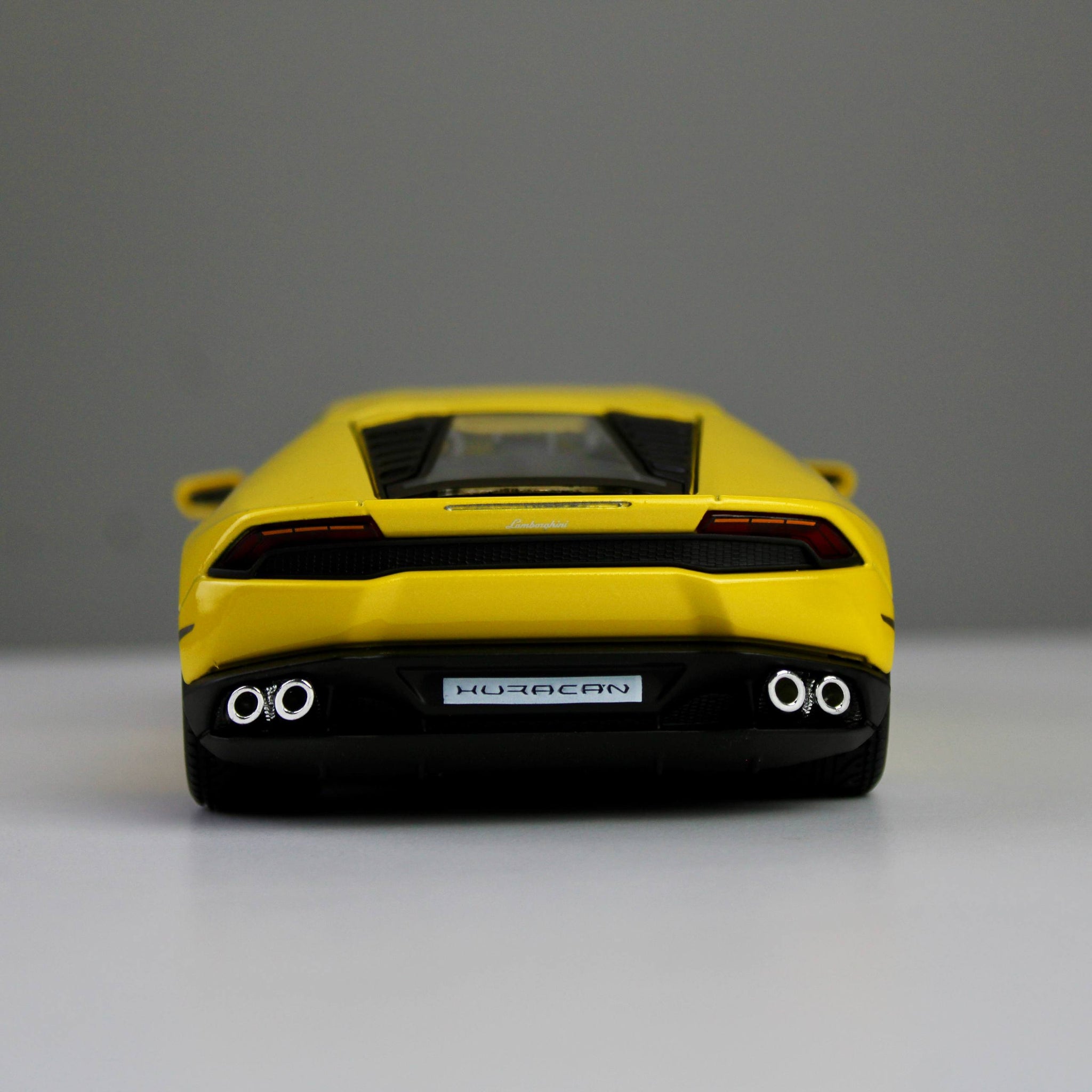 Maisto Lamborghini Huracán LP 610-4 1:24 Die-Cast Model Car