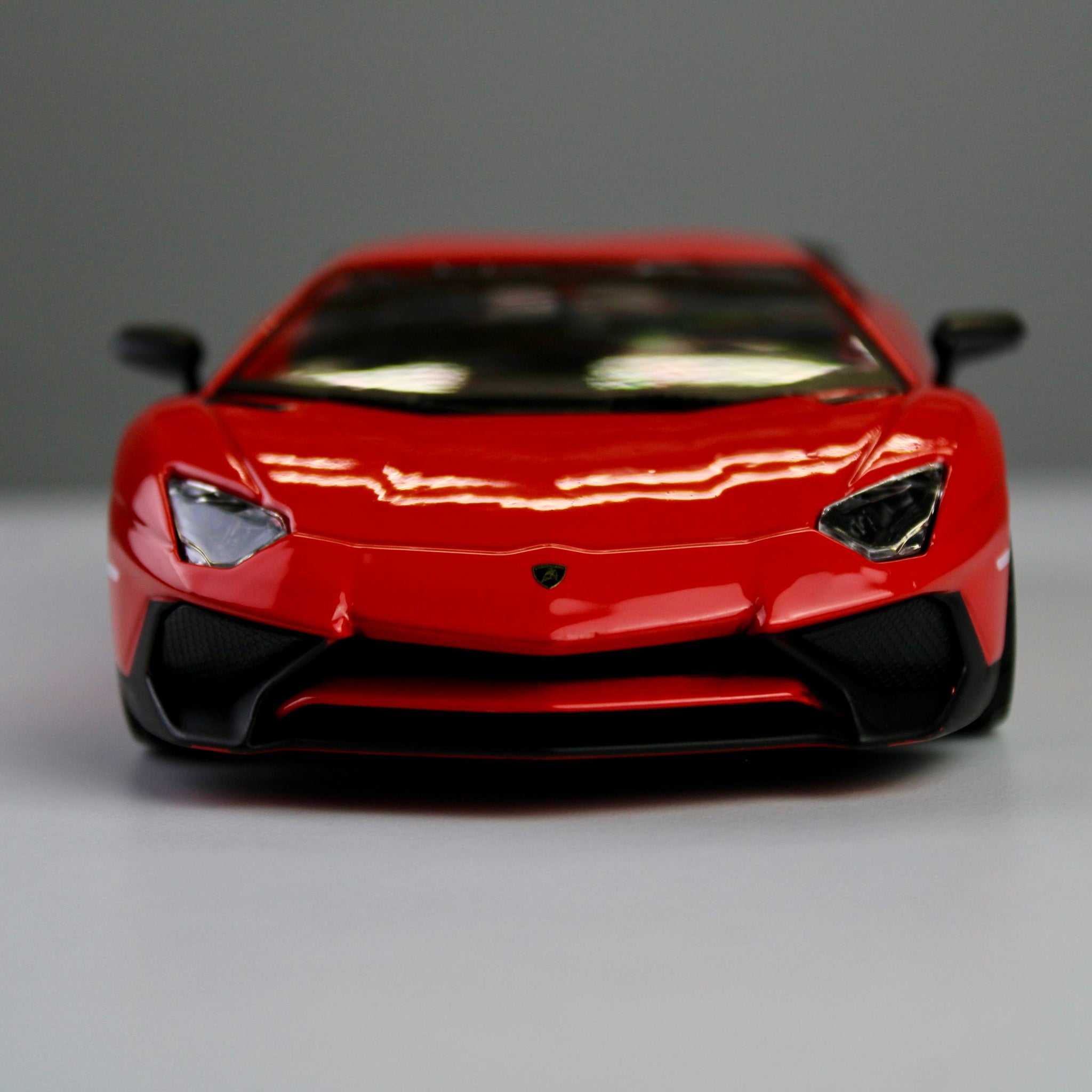 Bburago Lamborghini Aventador LP 750-4 SV سيارة موديل مصبوبة بمقياس 1:24
