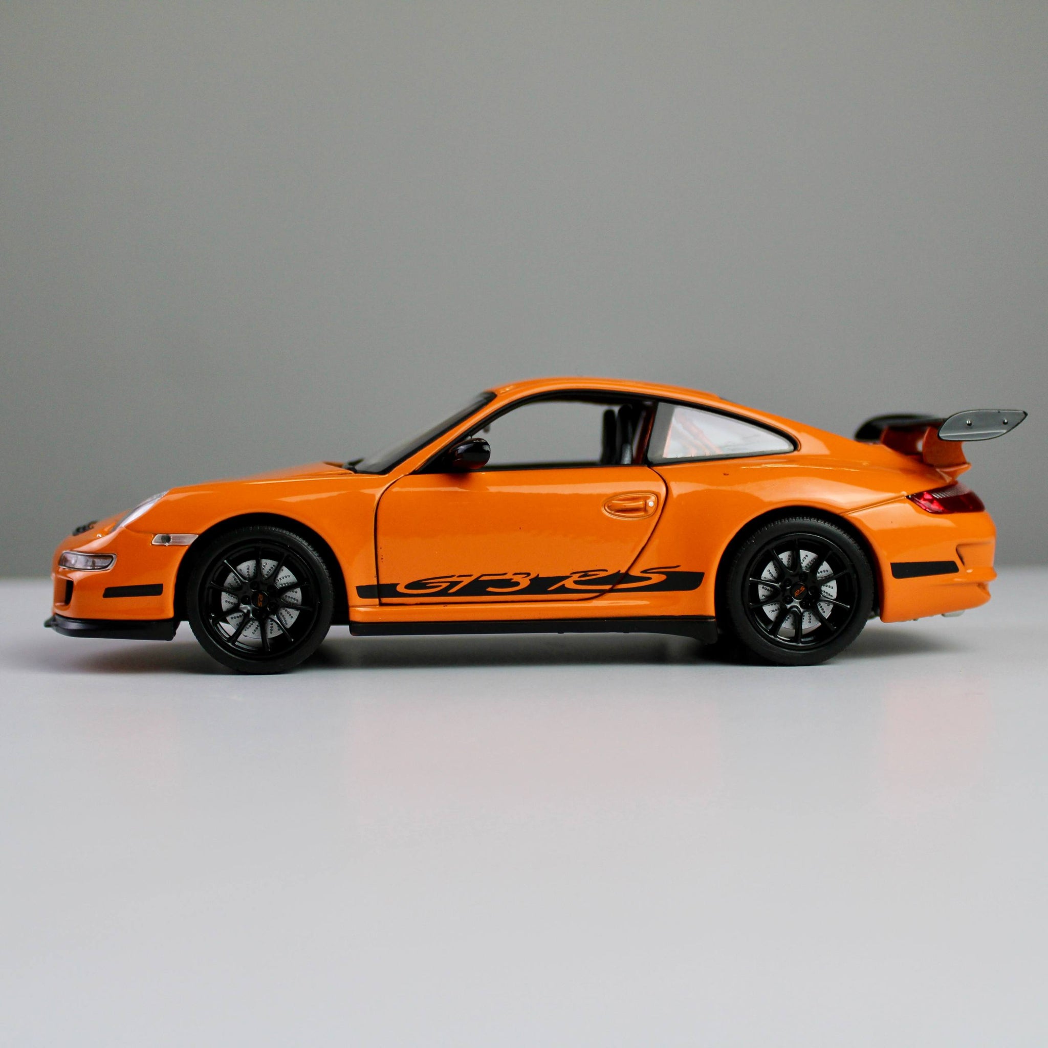 سيارة ويلي بورش 911 جي تي 3 آر إس طراز 1:24 مصبوبة - سلسلة NEX إصدار Orange Track Performance