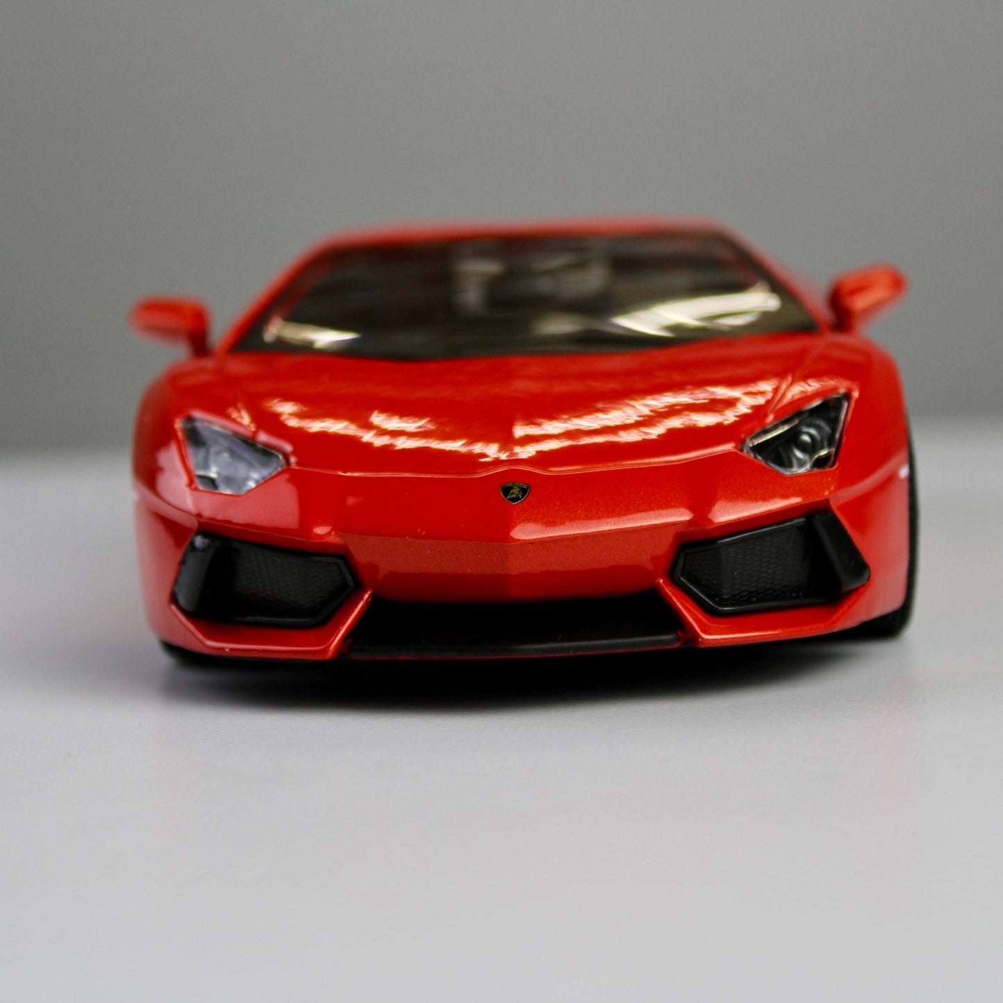 Maisto Lamborghini Aventador coupe 700-4 1:24 Die-Cast Model Car
